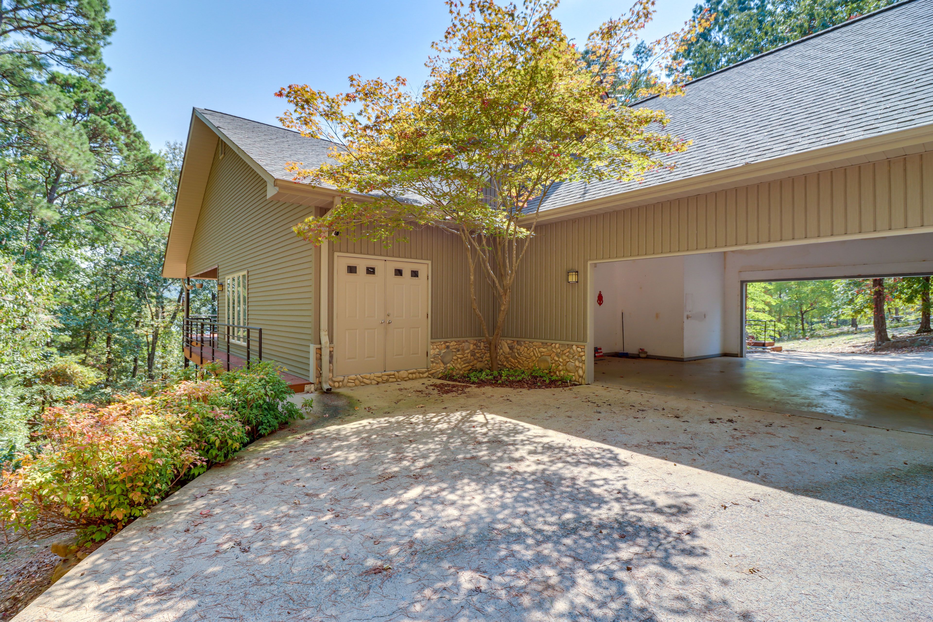 Parking | Driveway (2 Vehicles) | Carport (4 Vehicles)
