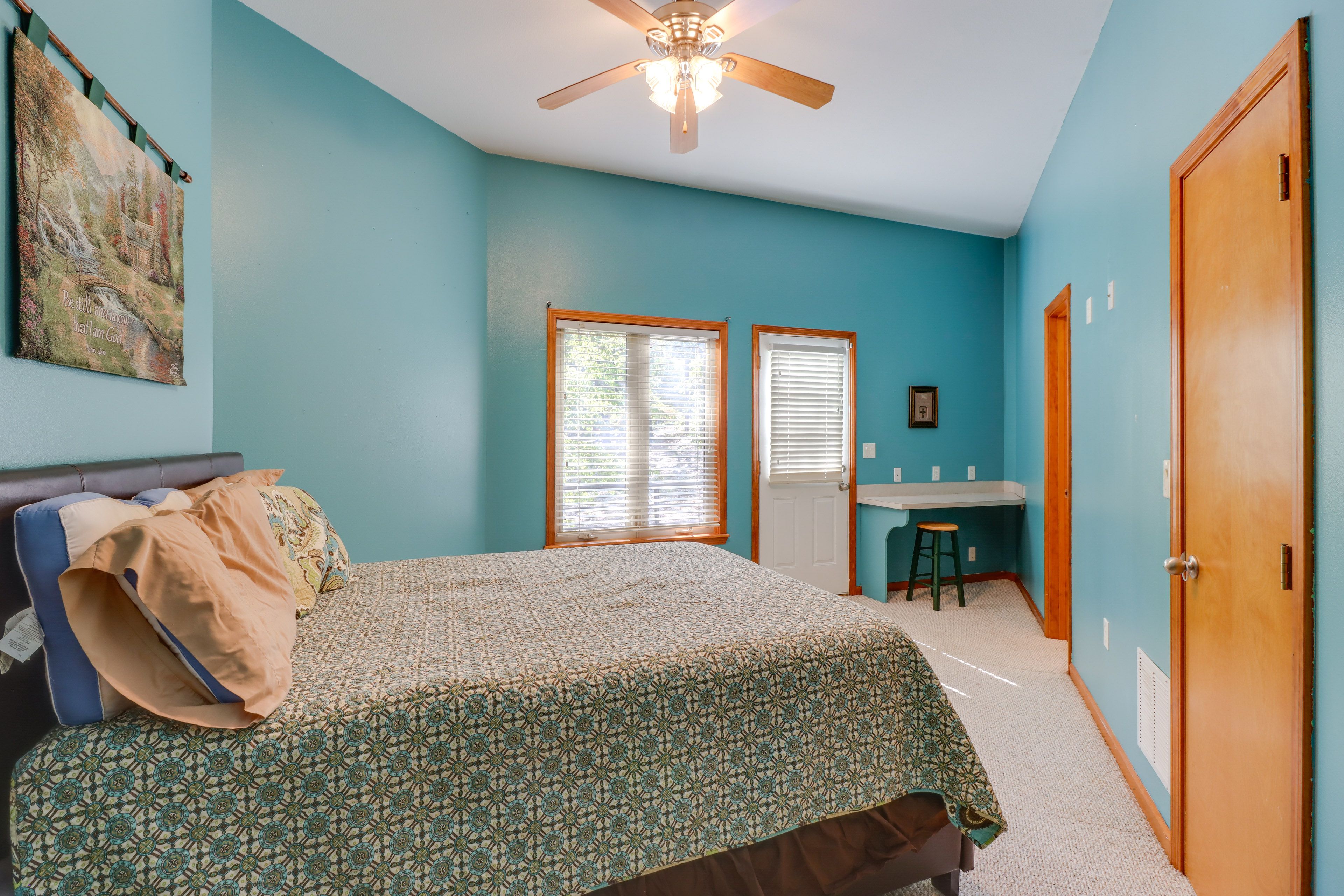 Bedroom 3 | 1st Floor | Queen Bed