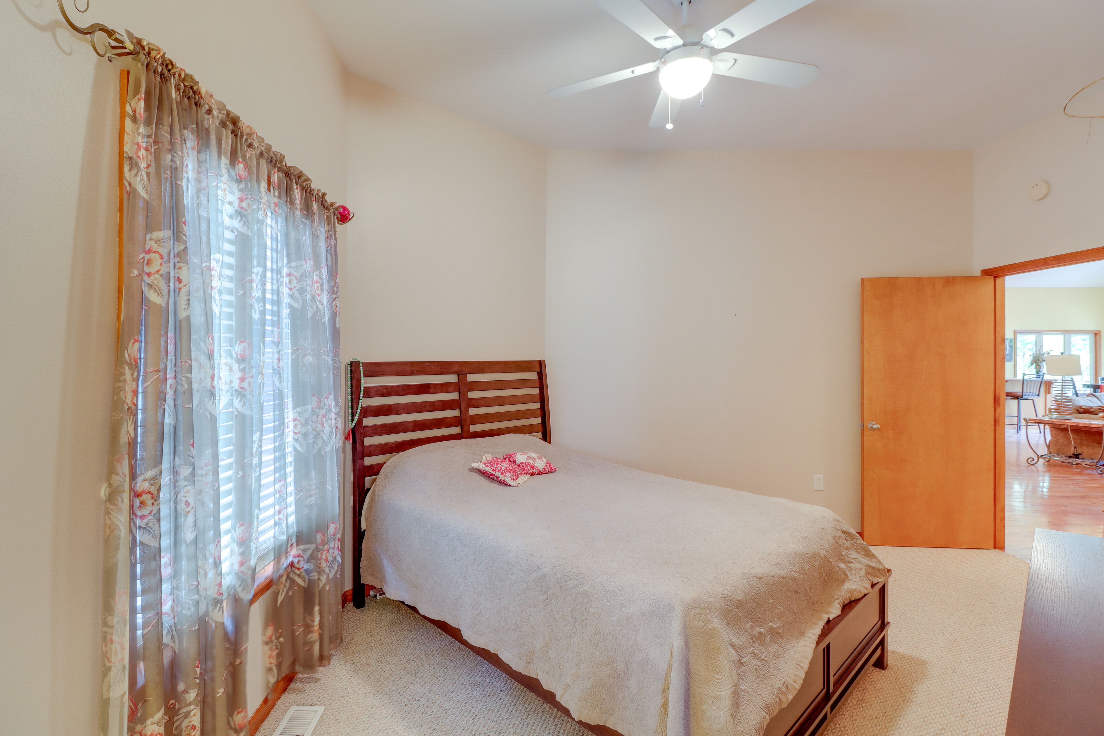 Bedroom 2 | 1st Floor | Queen Bed