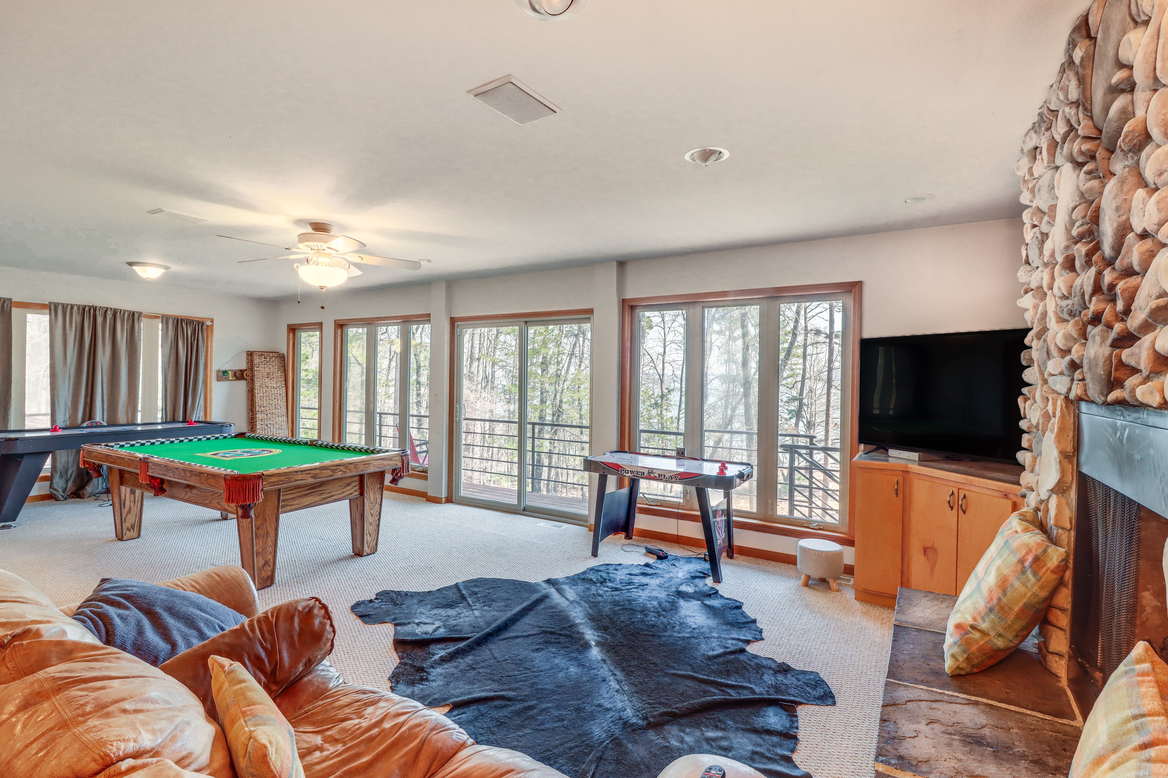 Living Area | Basement | Free WiFi | Smart TV | Central A/C