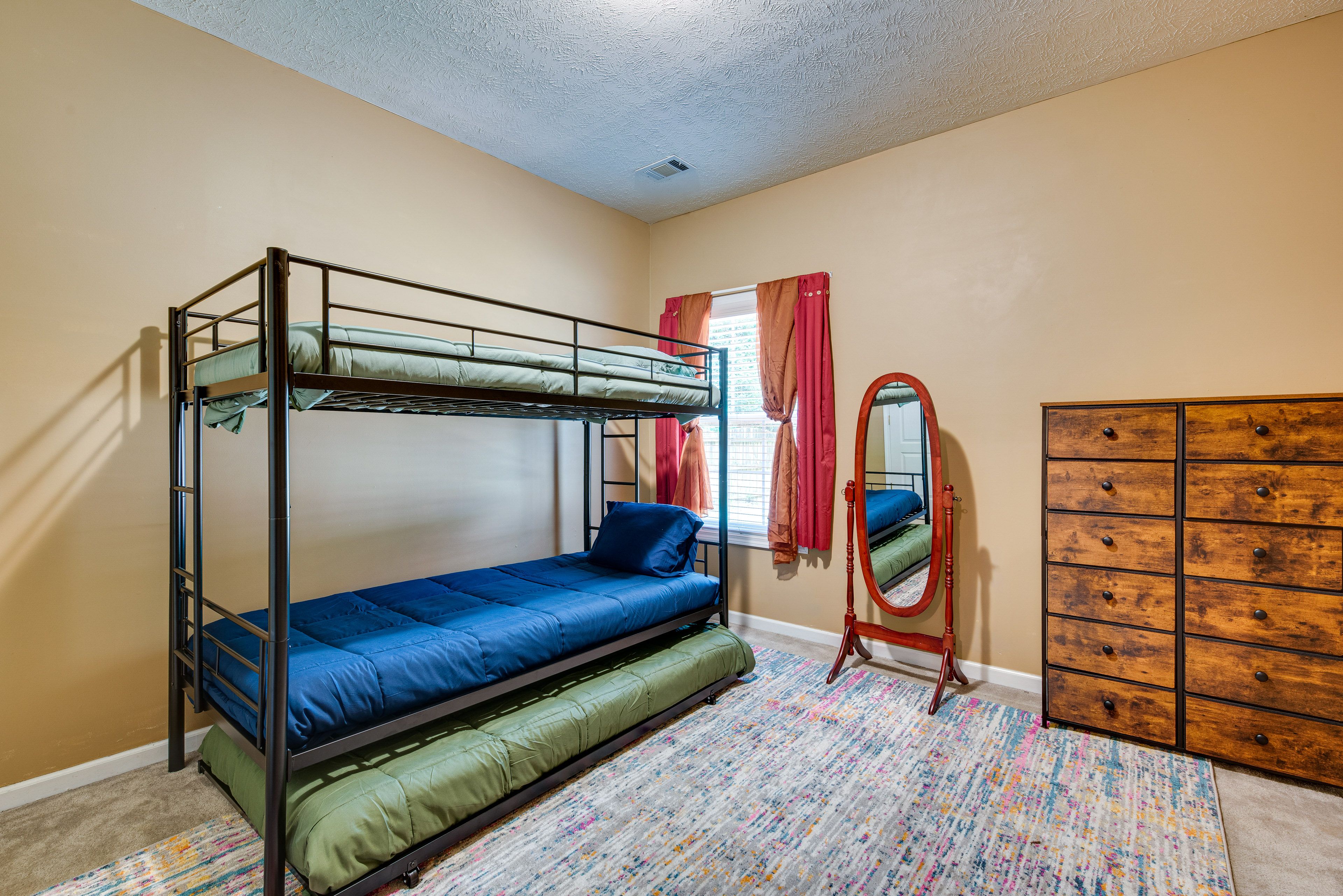 Bedroom 3 | Twin Bunk Bed w/ Twin Trundle Bed