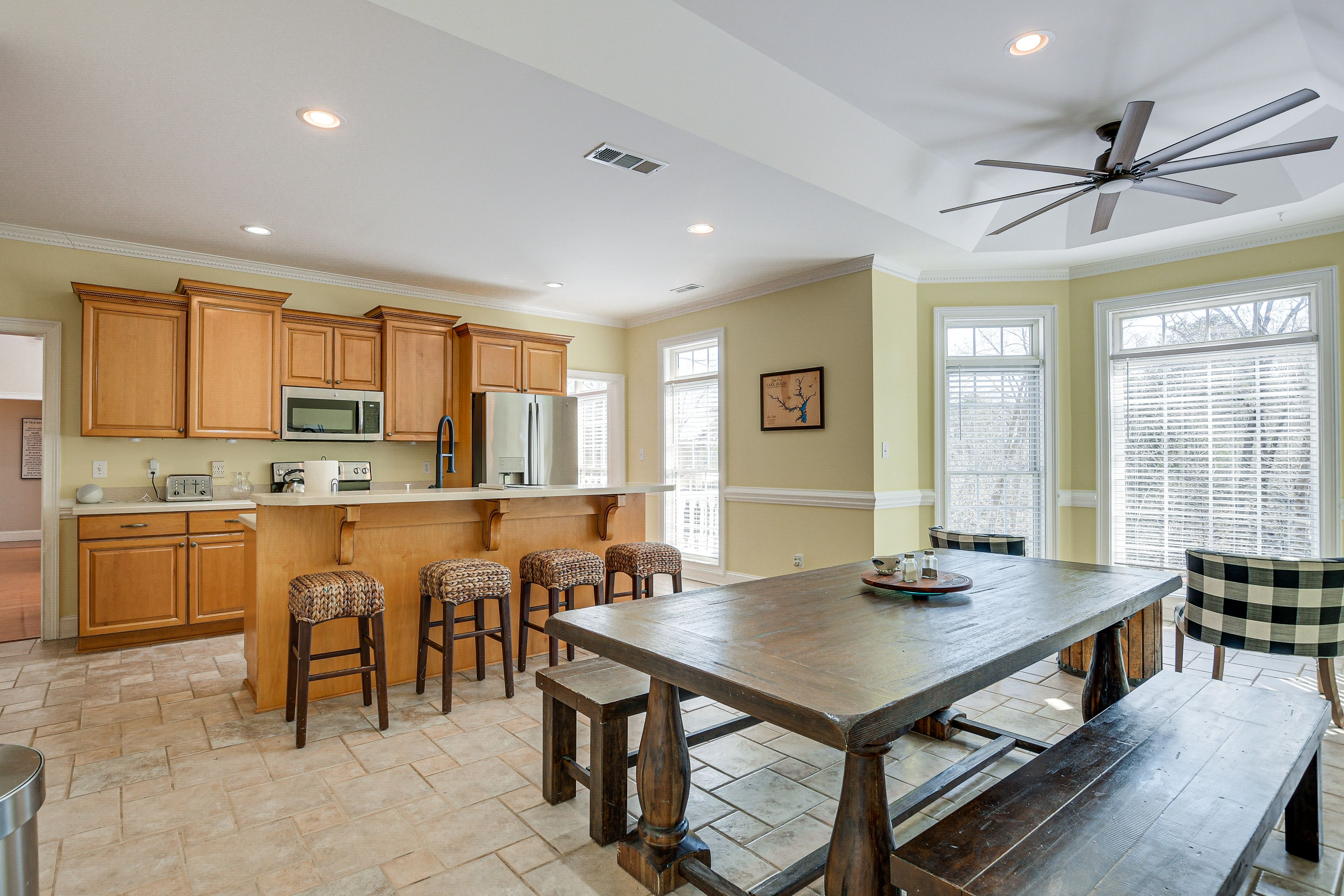 Dining Area | Main Level | Dishware & Flatware Provided