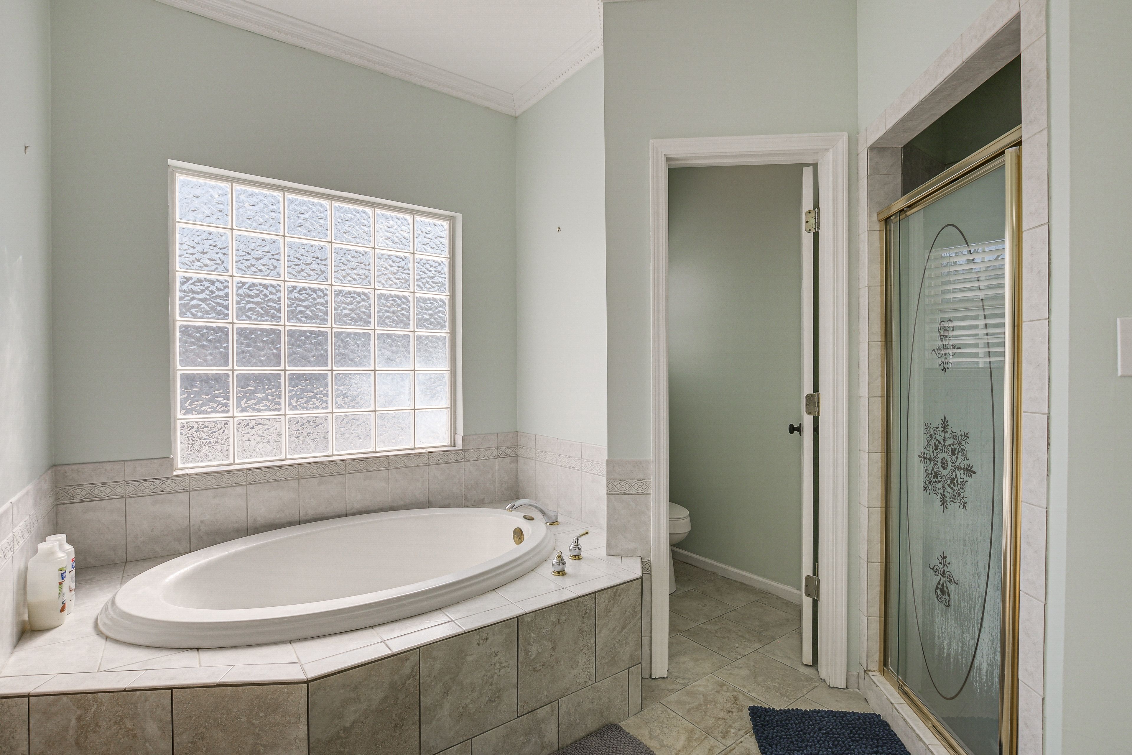 En-Suite Bathroom | Main Level | Towels Provided | Hair Dryer