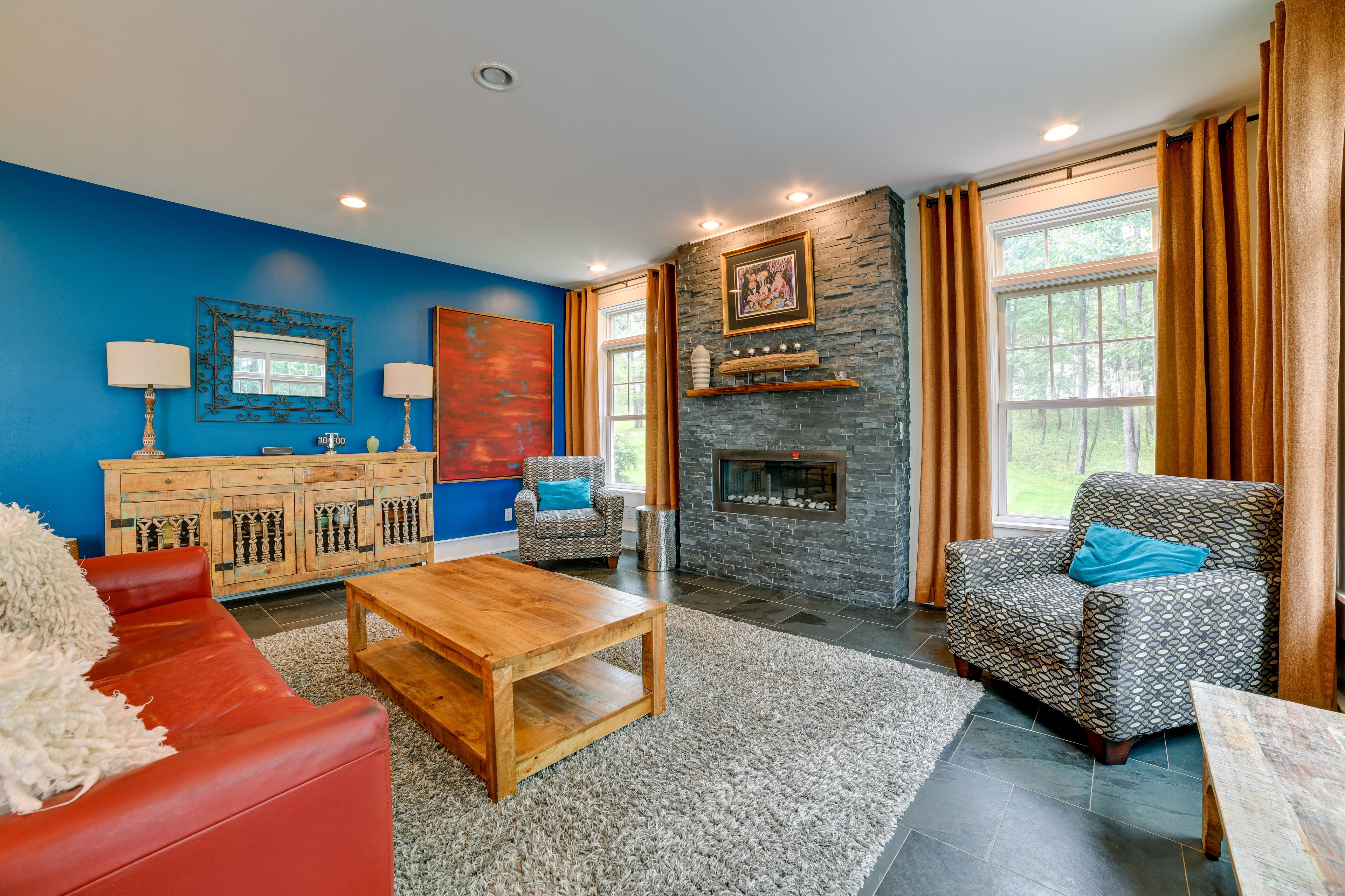 Living Room | Gas Fireplace