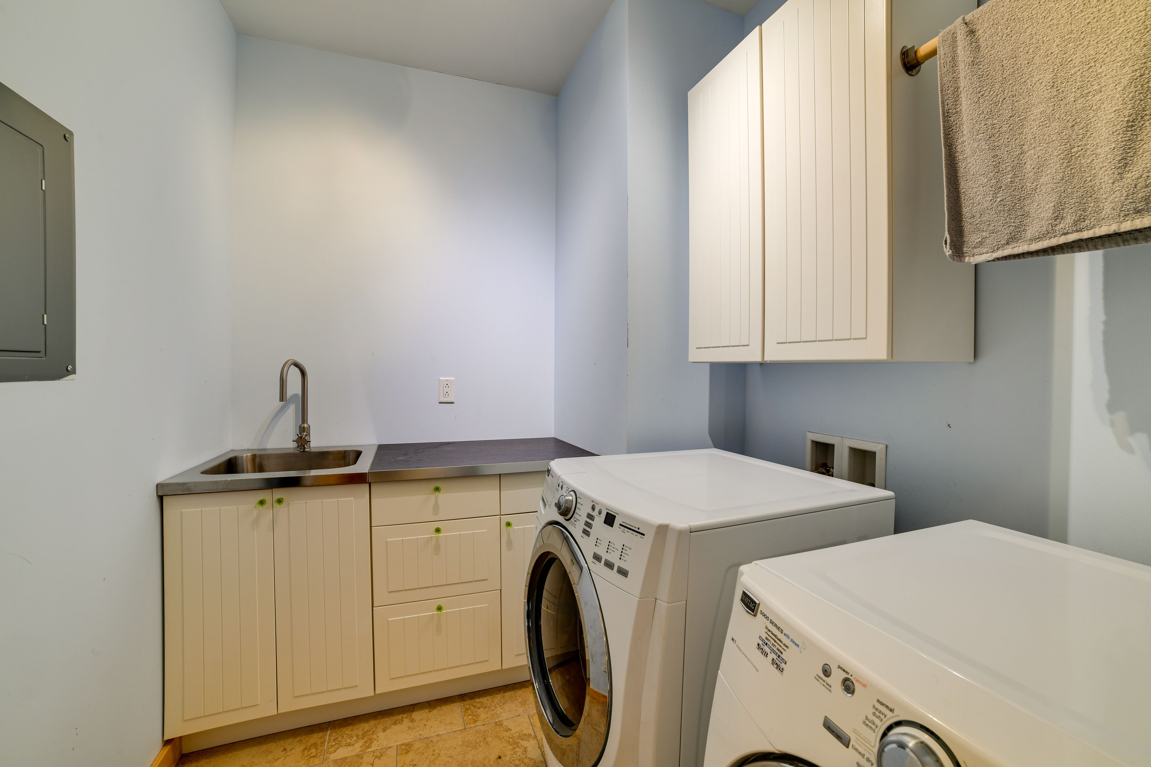 Washer & Dryer | Linens Provided