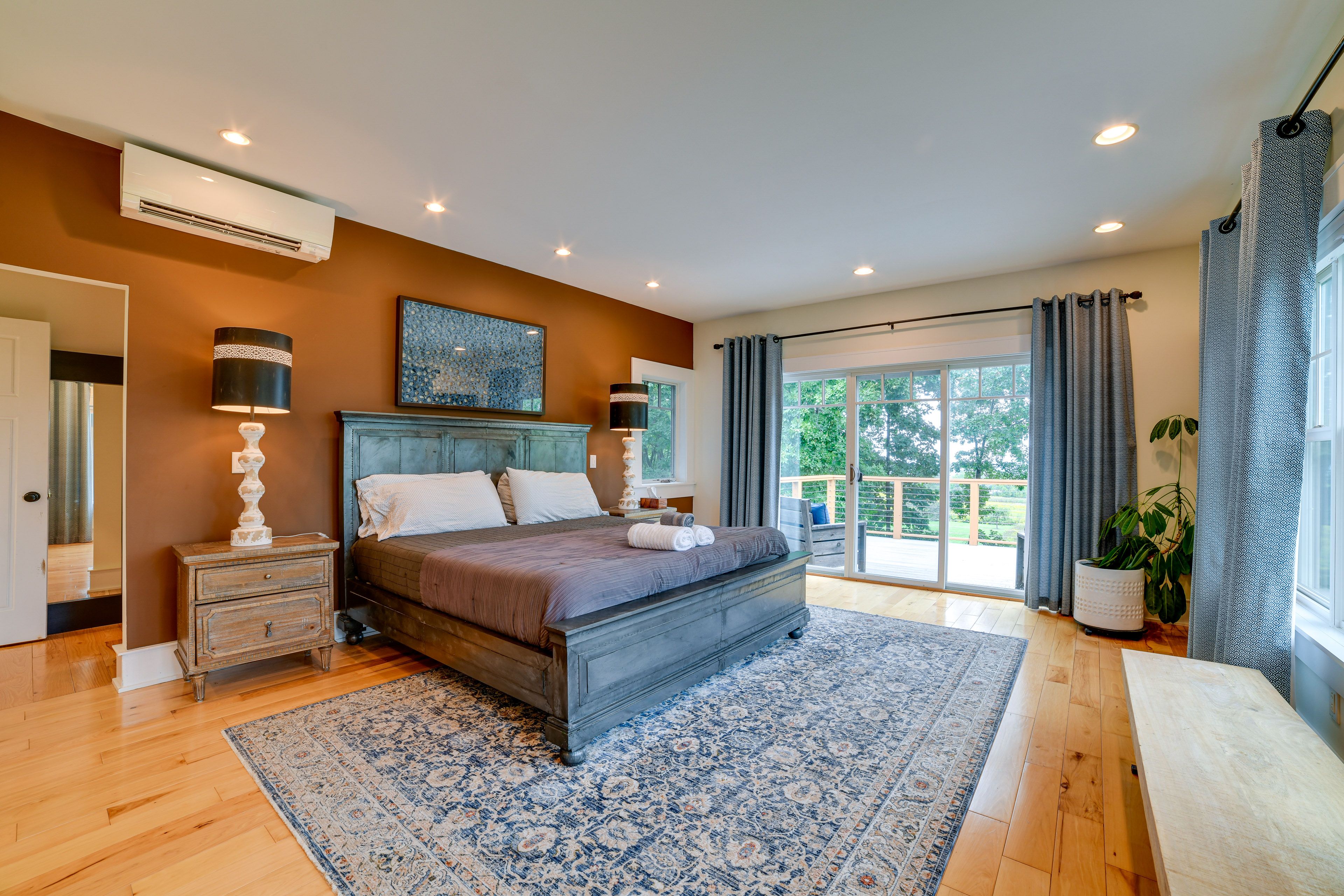 Bedroom Suite | King Bed | Balcony Access