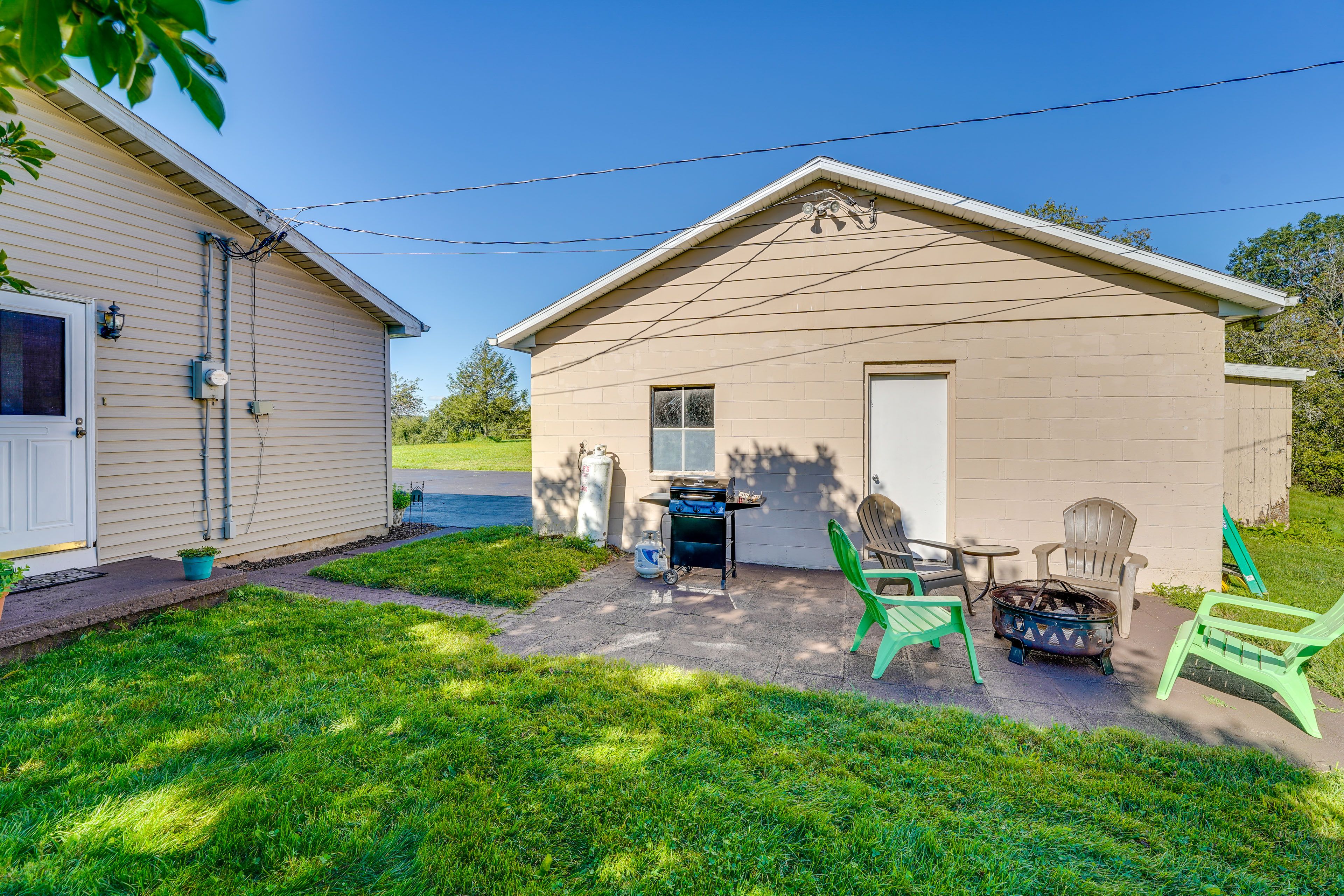 House Exterior | Gas Grill | Wood-Burning Fire Pit