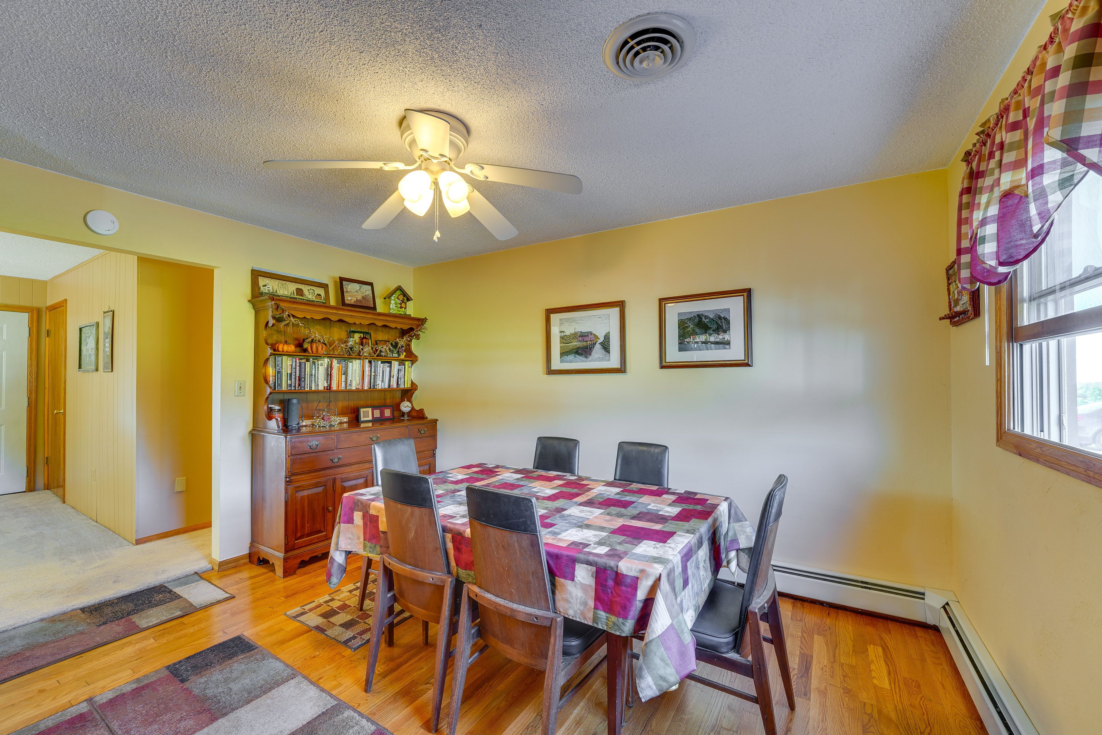 Dining Area | Dishware/Flatware