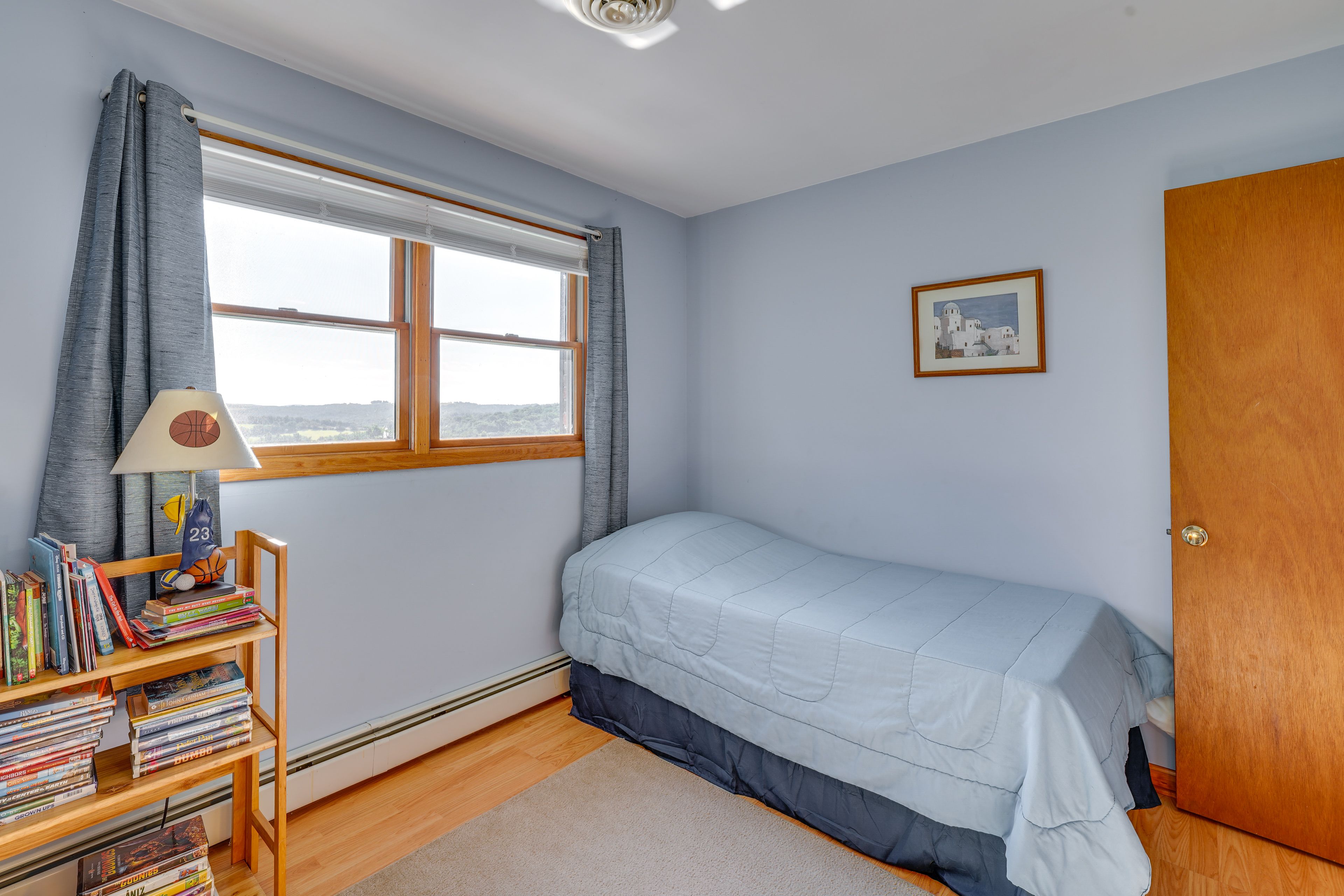 Bedroom 3 | Twin Bed | Flat-Screen TV w/ Cable