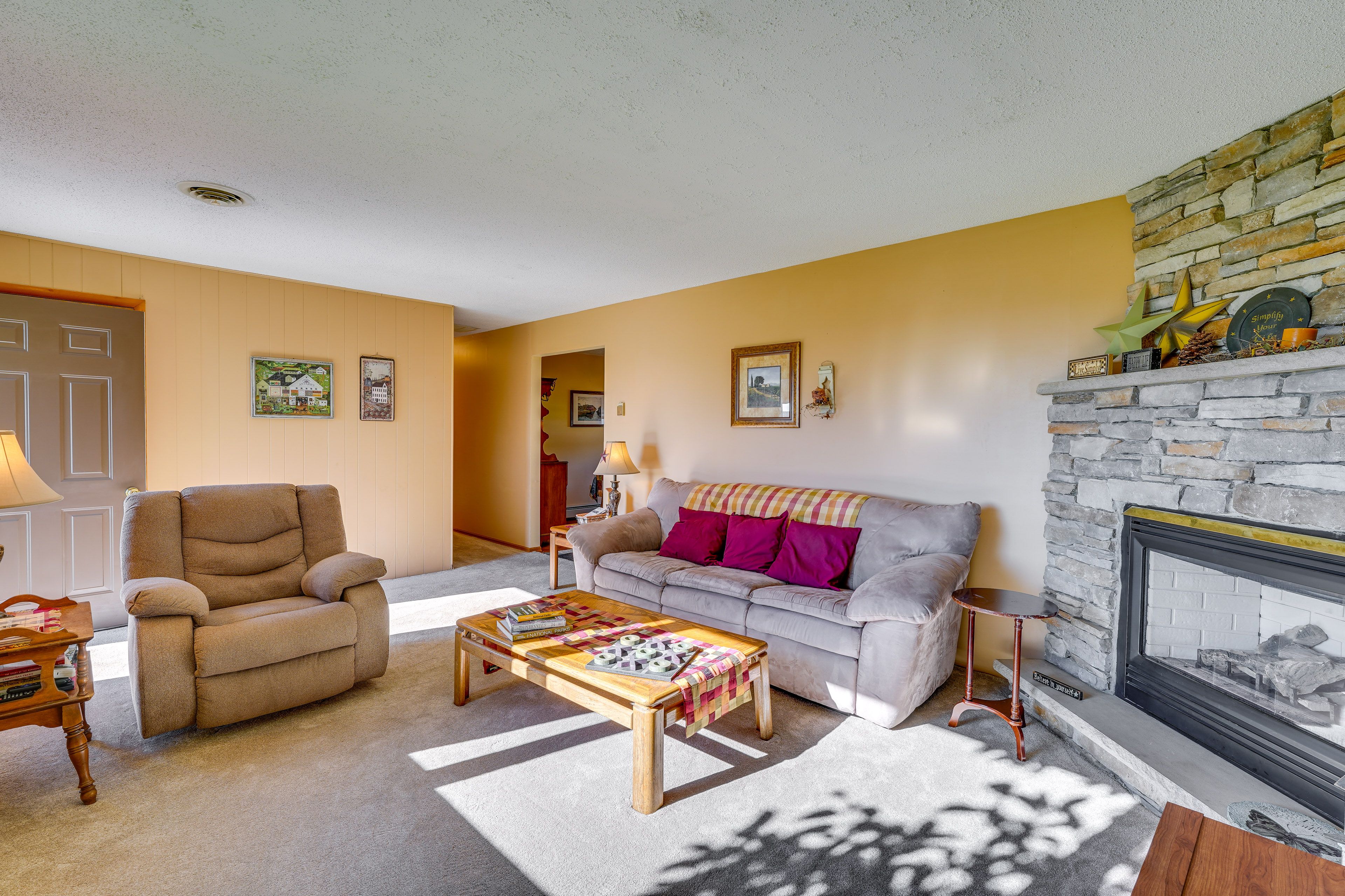Living Area | Fireplace | Smart TV | Board Games