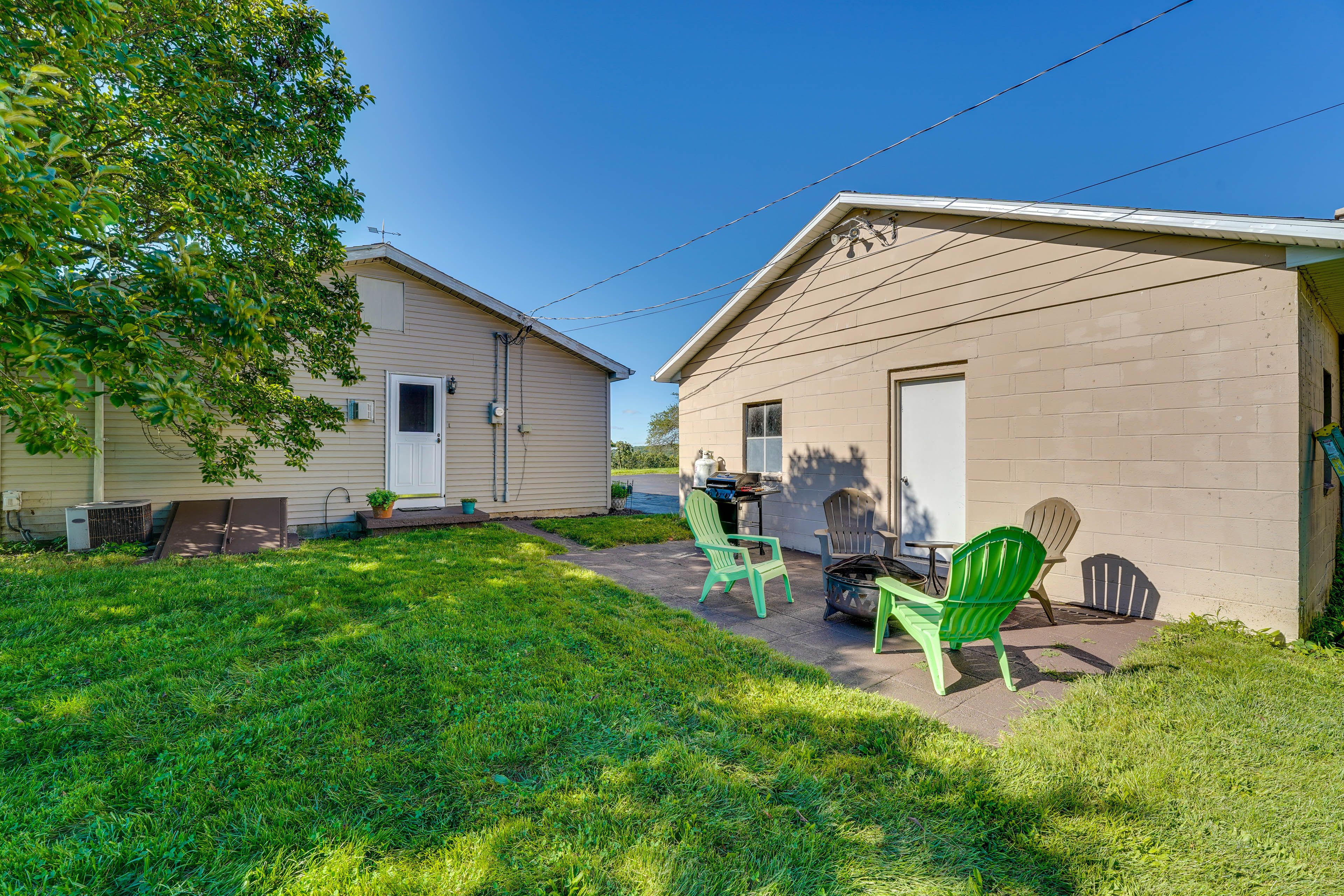 House Exterior | Gas Grill | Wood-Burning Fire Pit