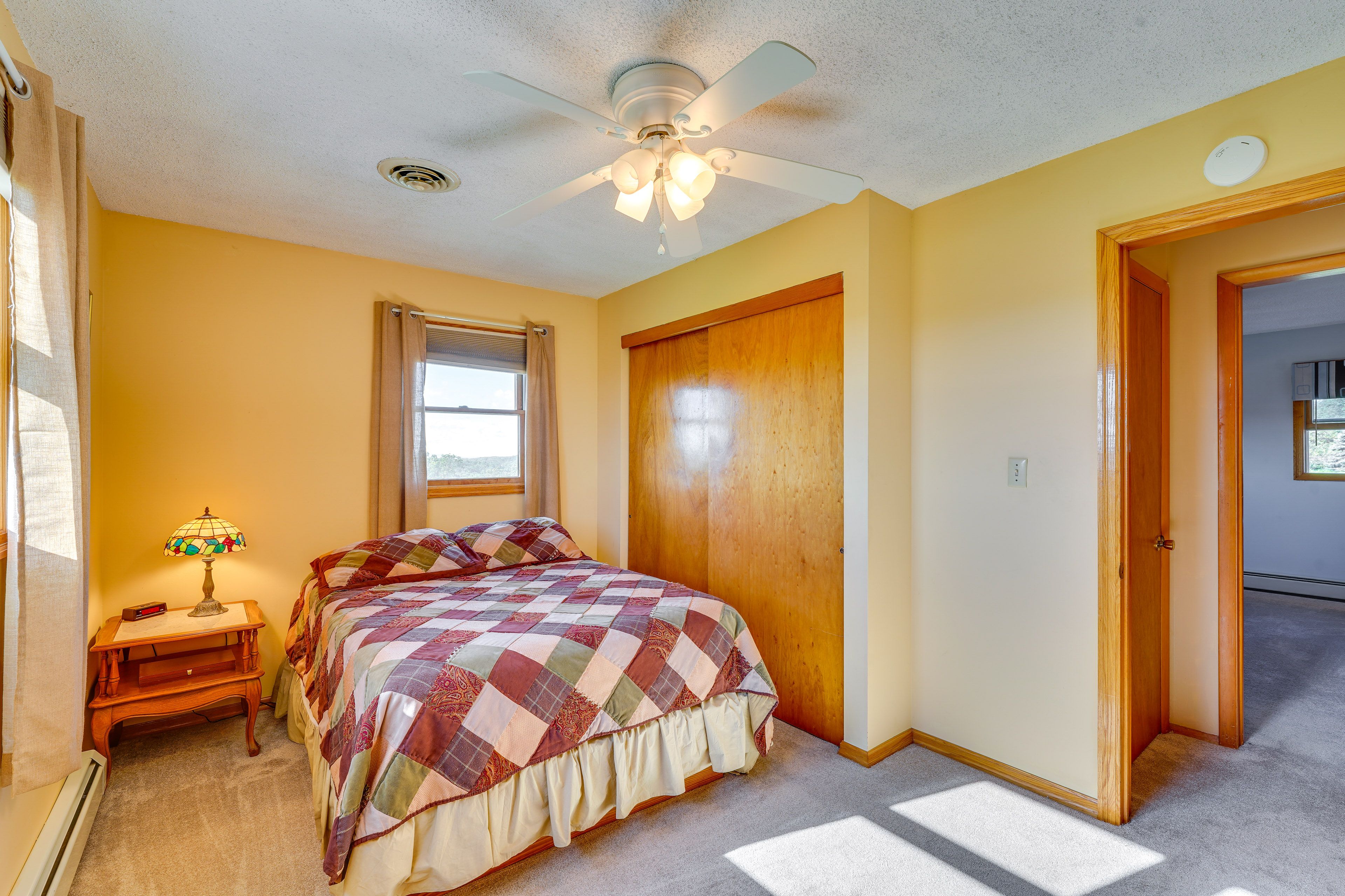 Bedroom 1 | Queen Bed