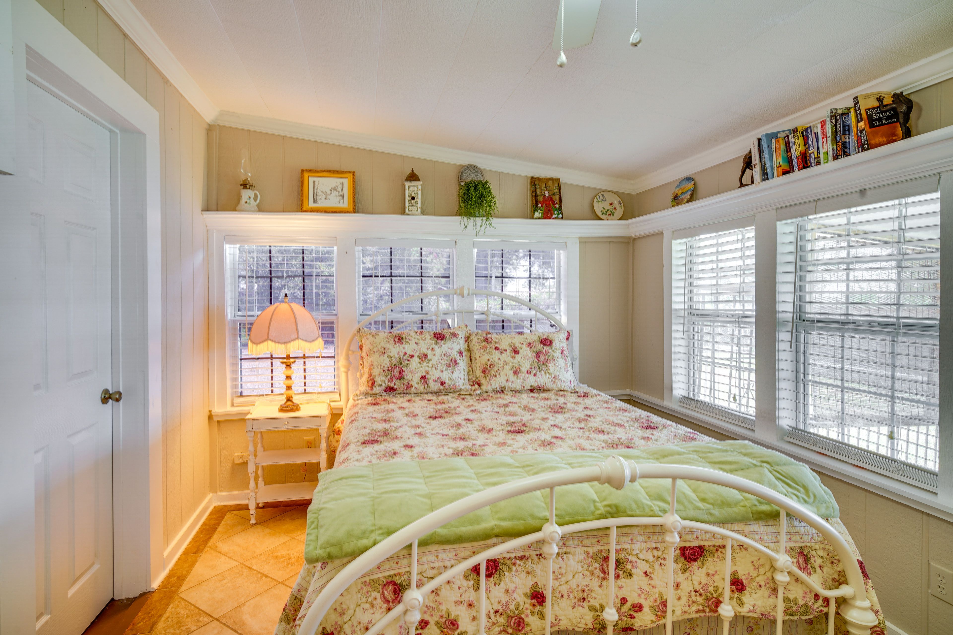 Bedroom 2 | Full Bed | Baby Bed | Hangers | Books