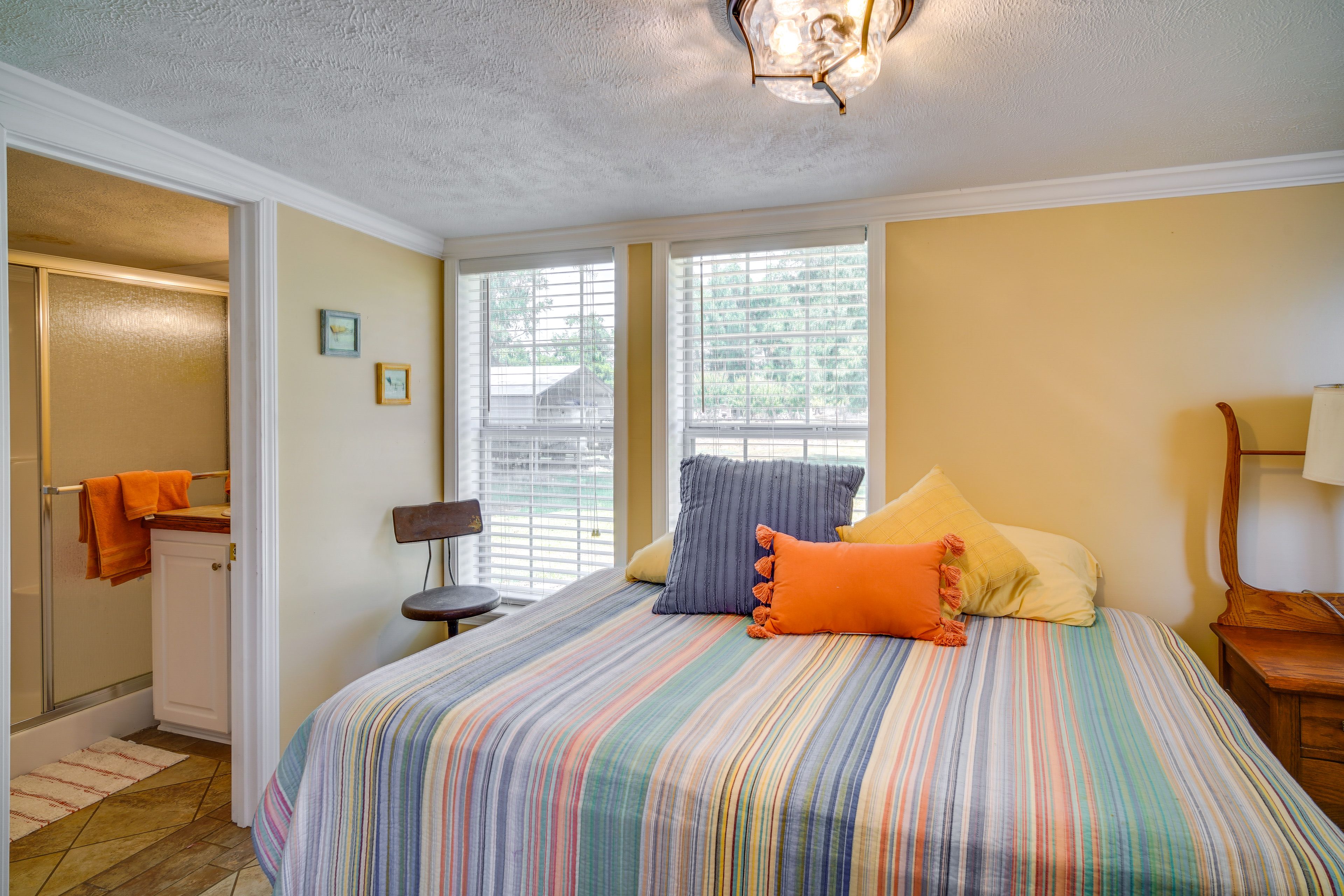Bedroom 1 | Queen Bed | Linens Provided | En-Suite Bathroom