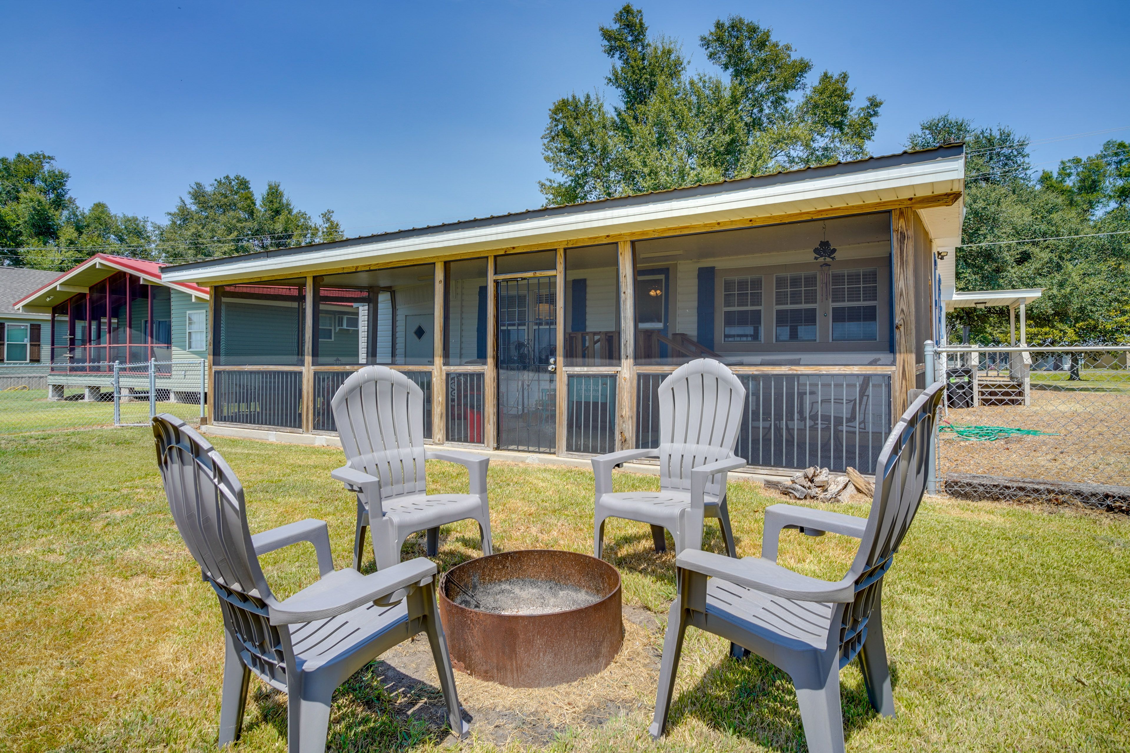Jonesville Vacation Rental | 2BR | 2BA | 1,000 Sq Ft | Stairs Required