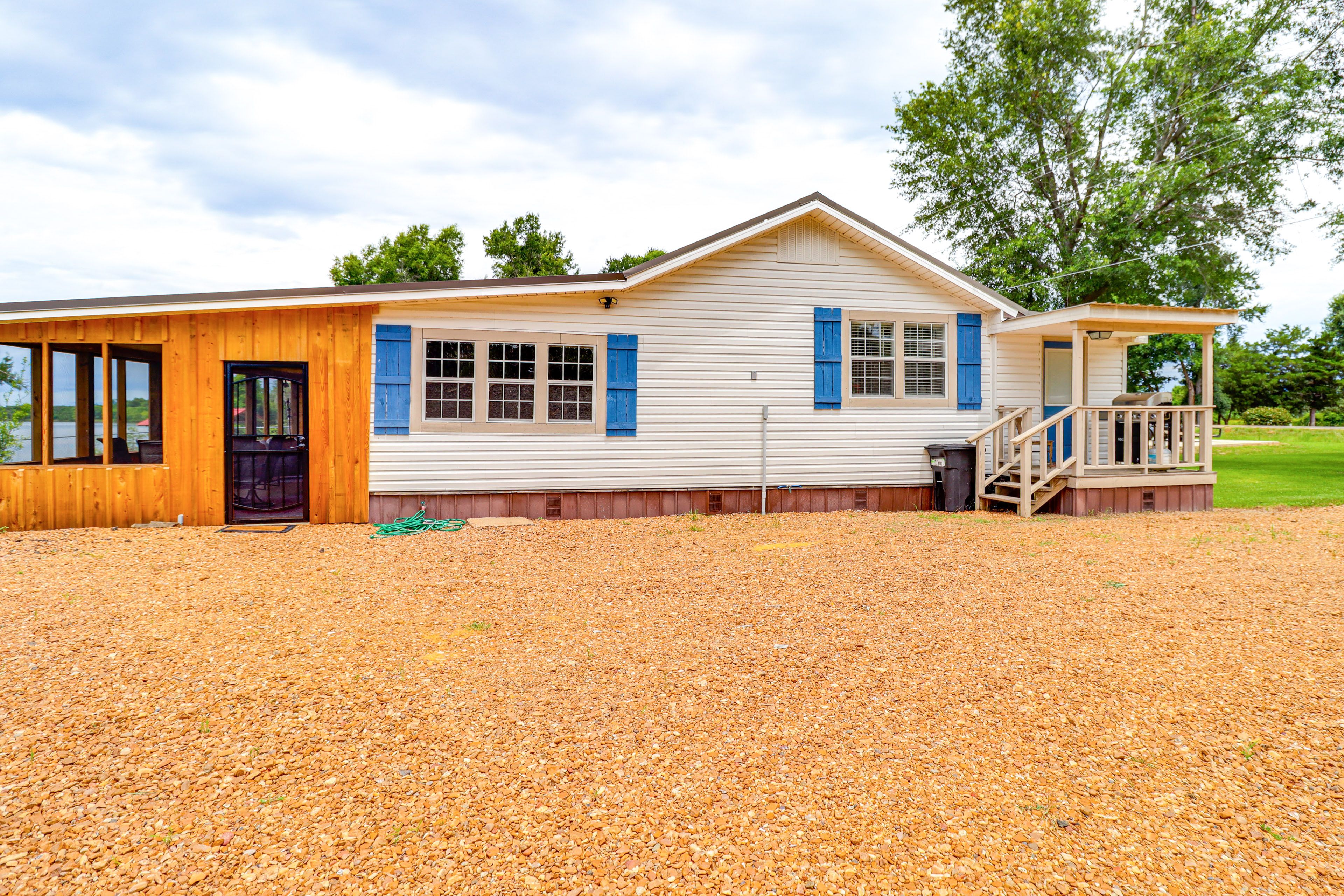 Parking | Gravel Driveway (2 Vehicles)