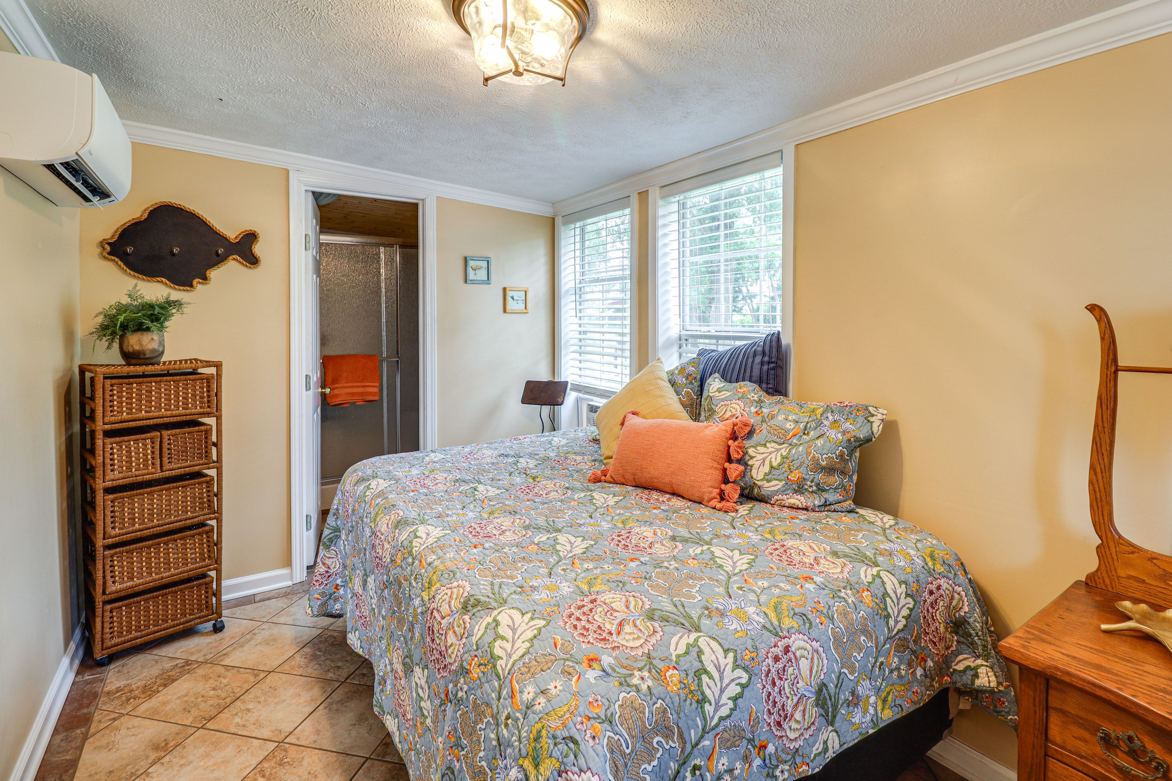 Bedroom 1 | Queen Bed | Linens Provided | En-Suite Bathroom