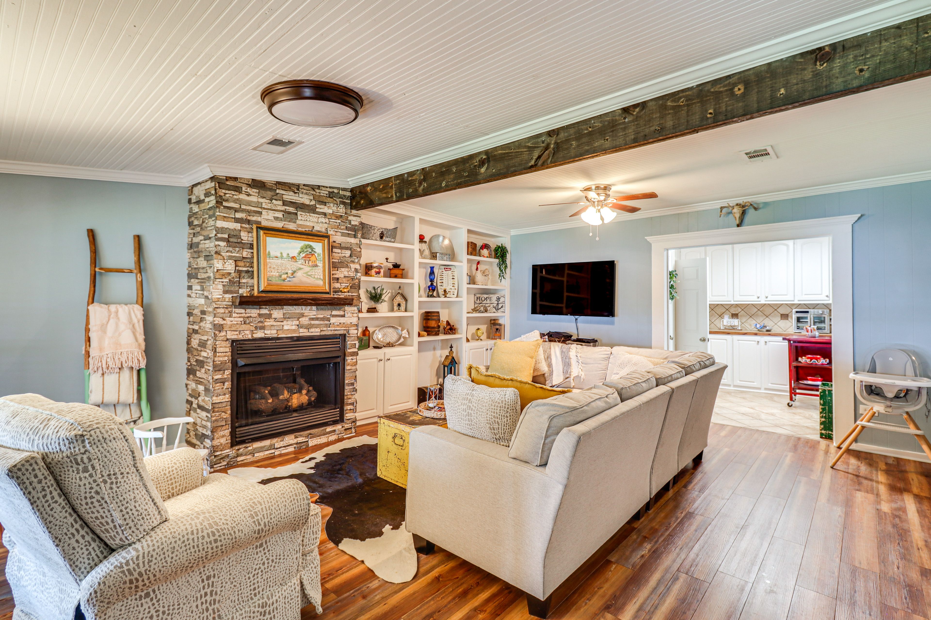 Living Room | Central A/C | Free WiFi