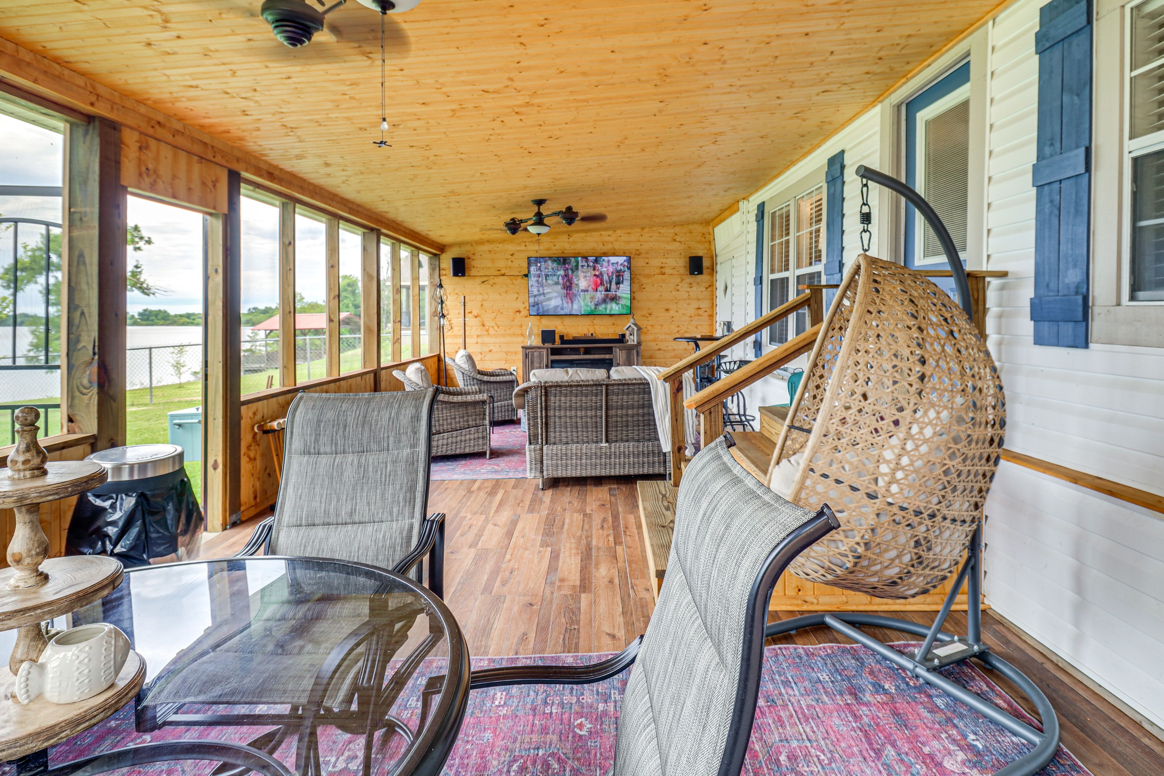 Screened Porch | Gas Grill | Dining Areas