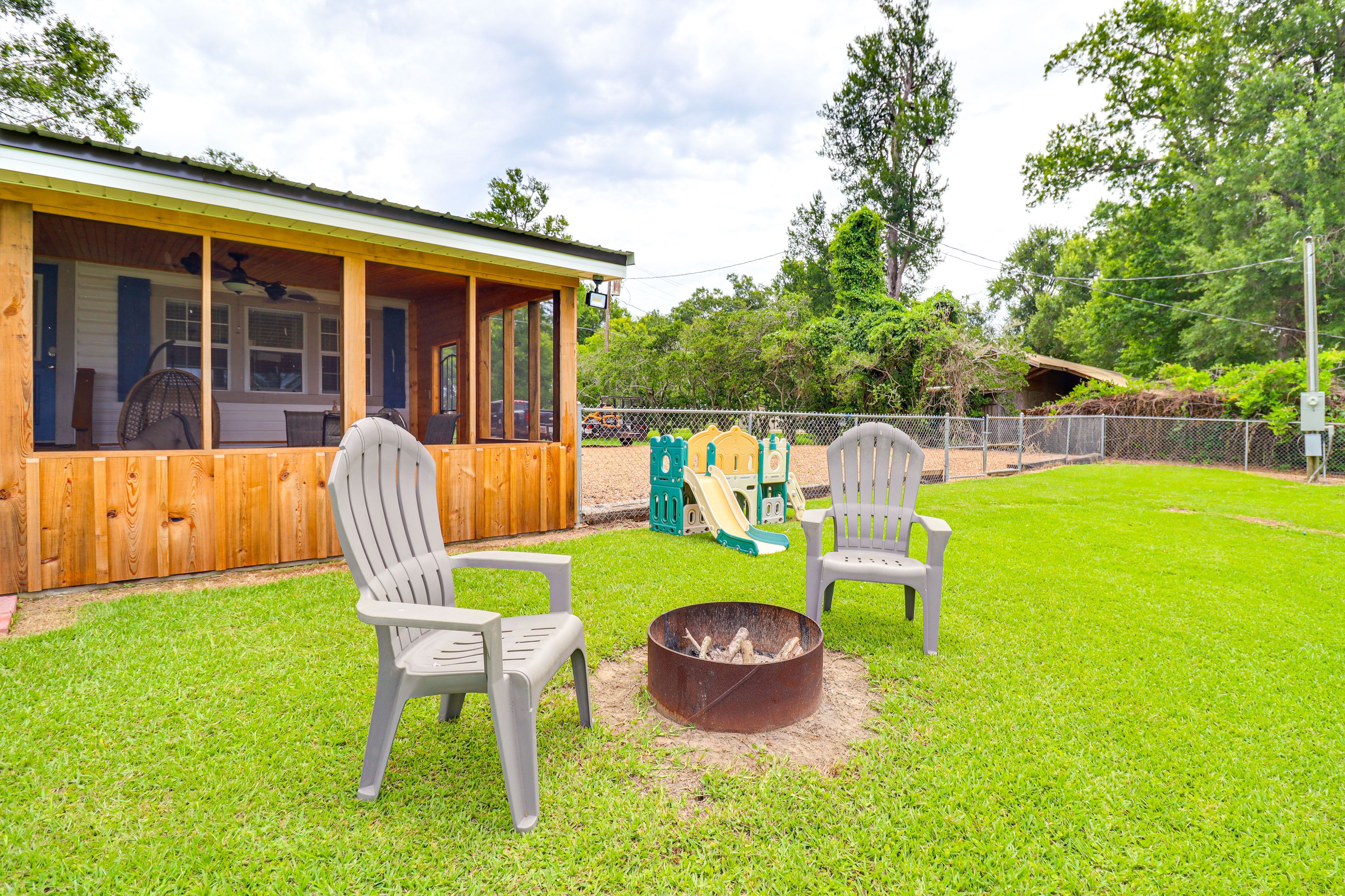 Jonesville Vacation Rental | 2BR | 2BA | 1,000 Sq Ft | Stairs Required