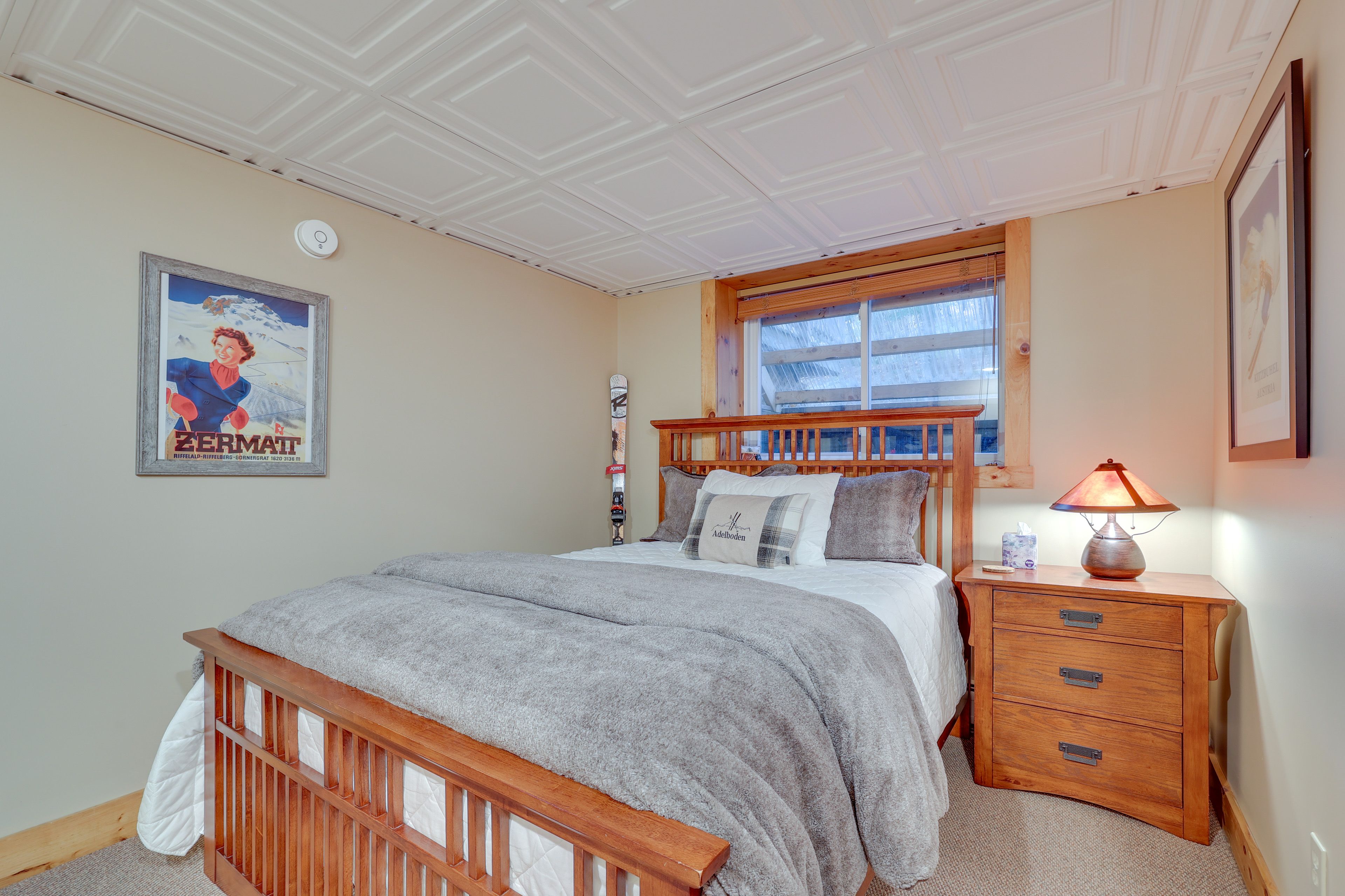 Bedroom 3 | Queen Bed