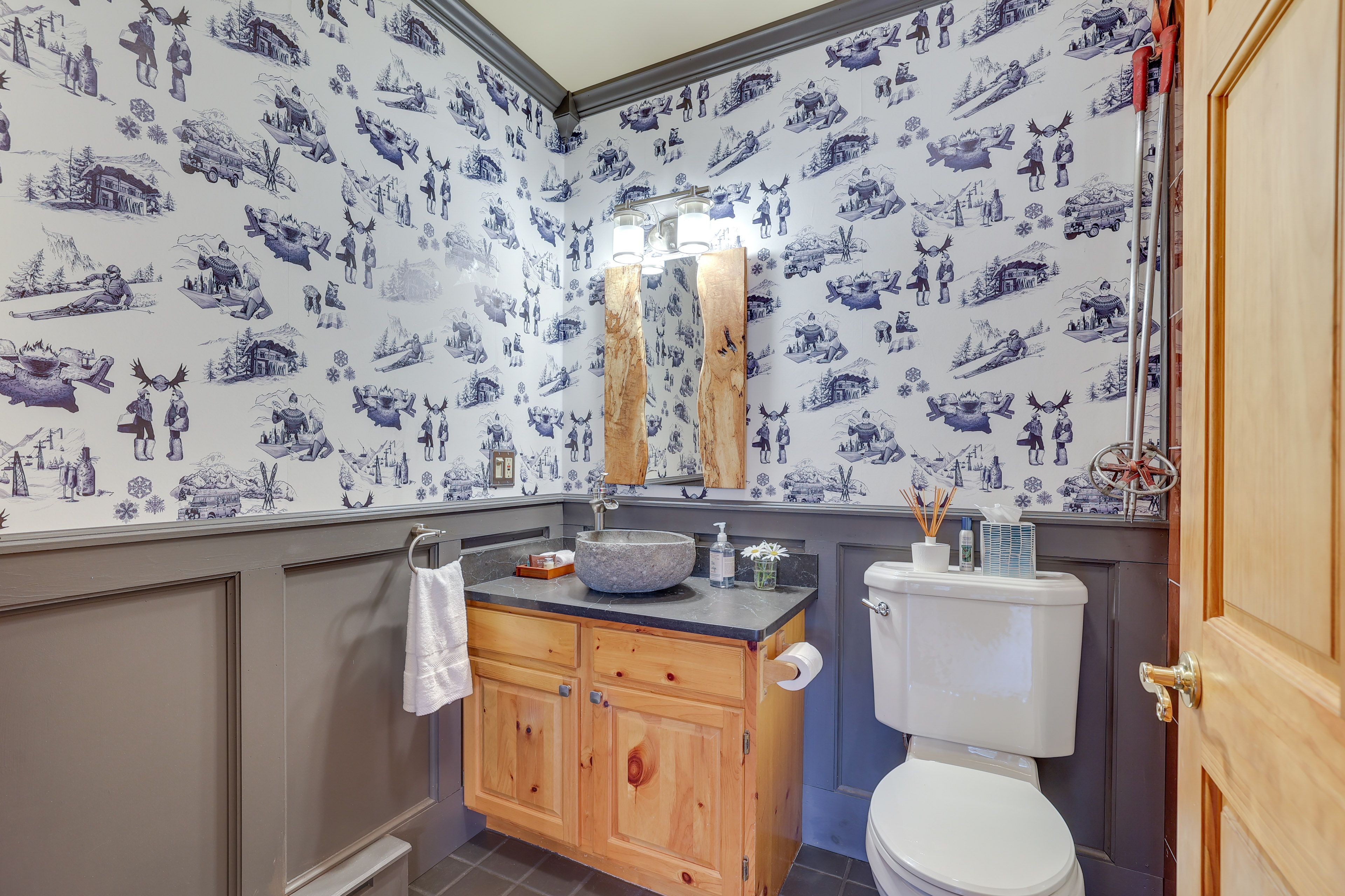 Full Bathroom | Complimentary Toiletries
