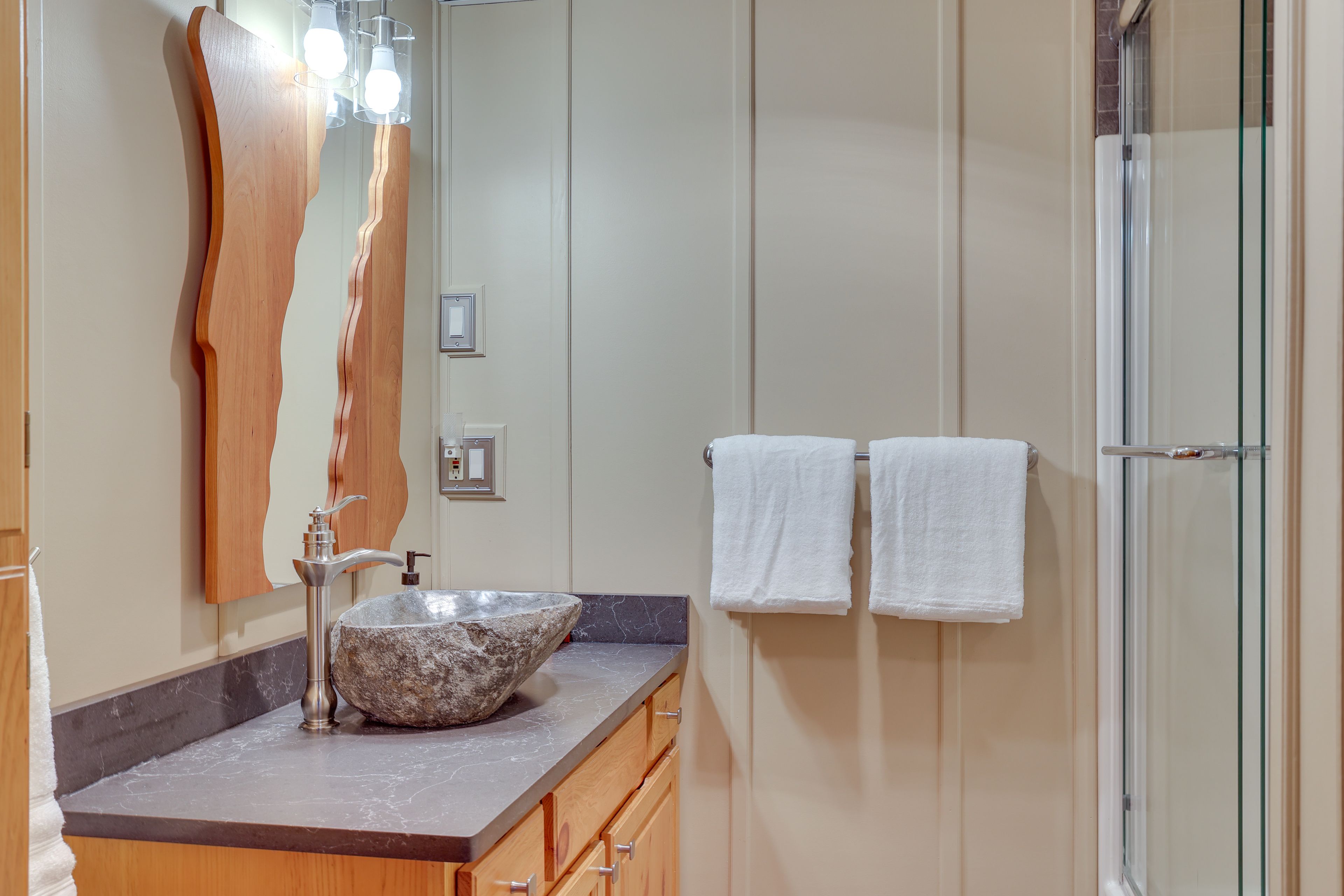 Full Bathroom | Complimentary Toiletries
