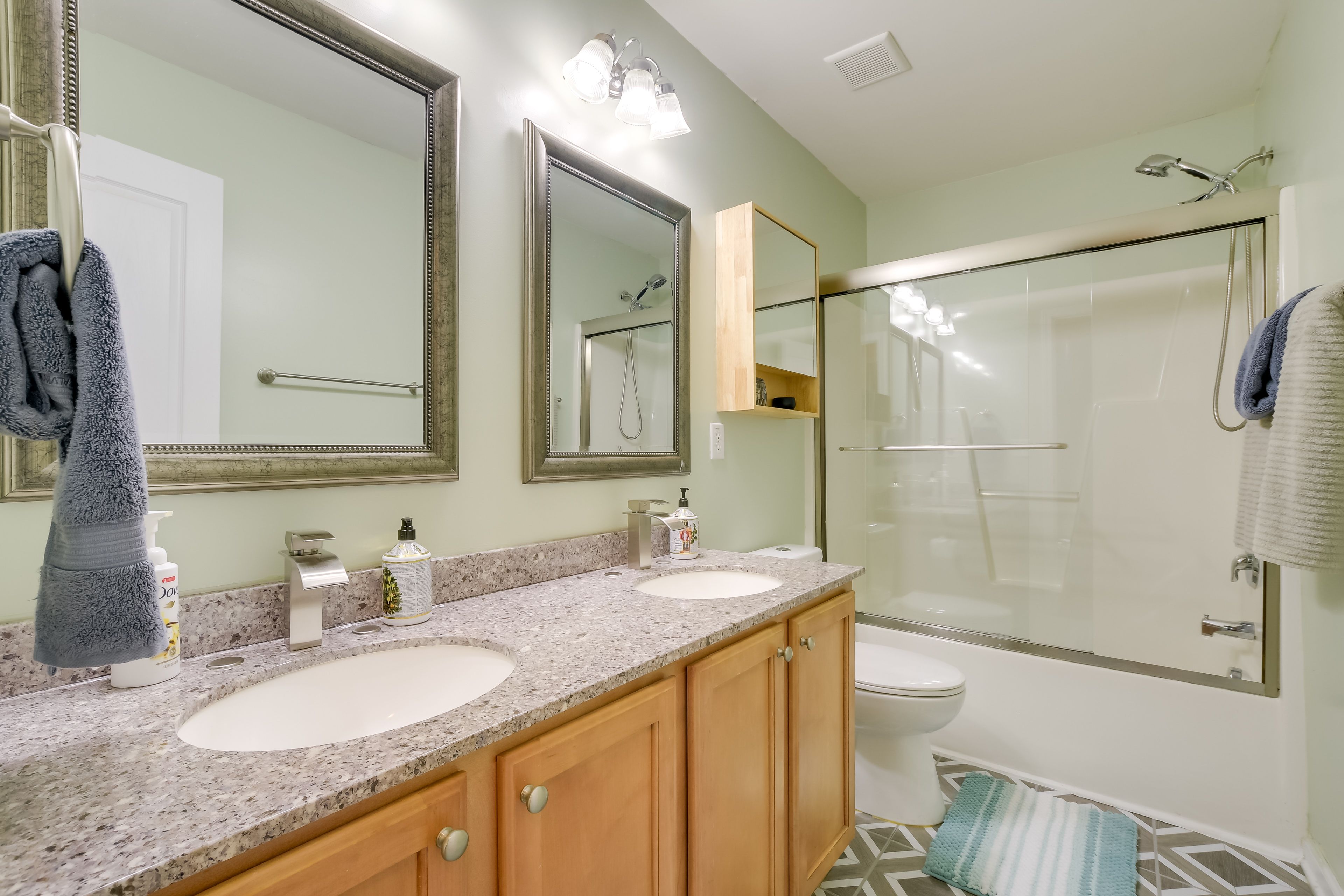 Full Bathroom