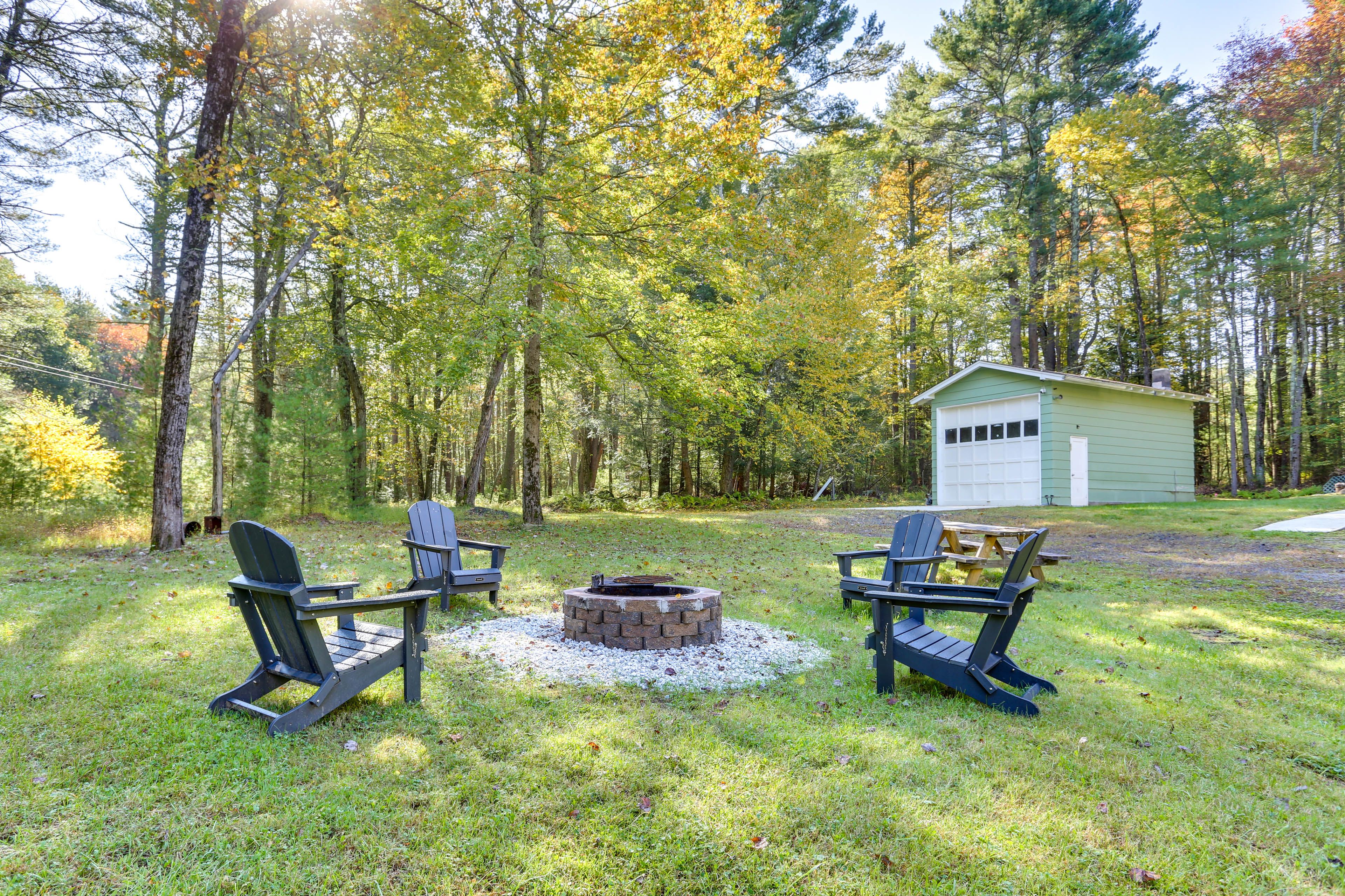 Yard | Fire Pit (Bring Your Own Wood)