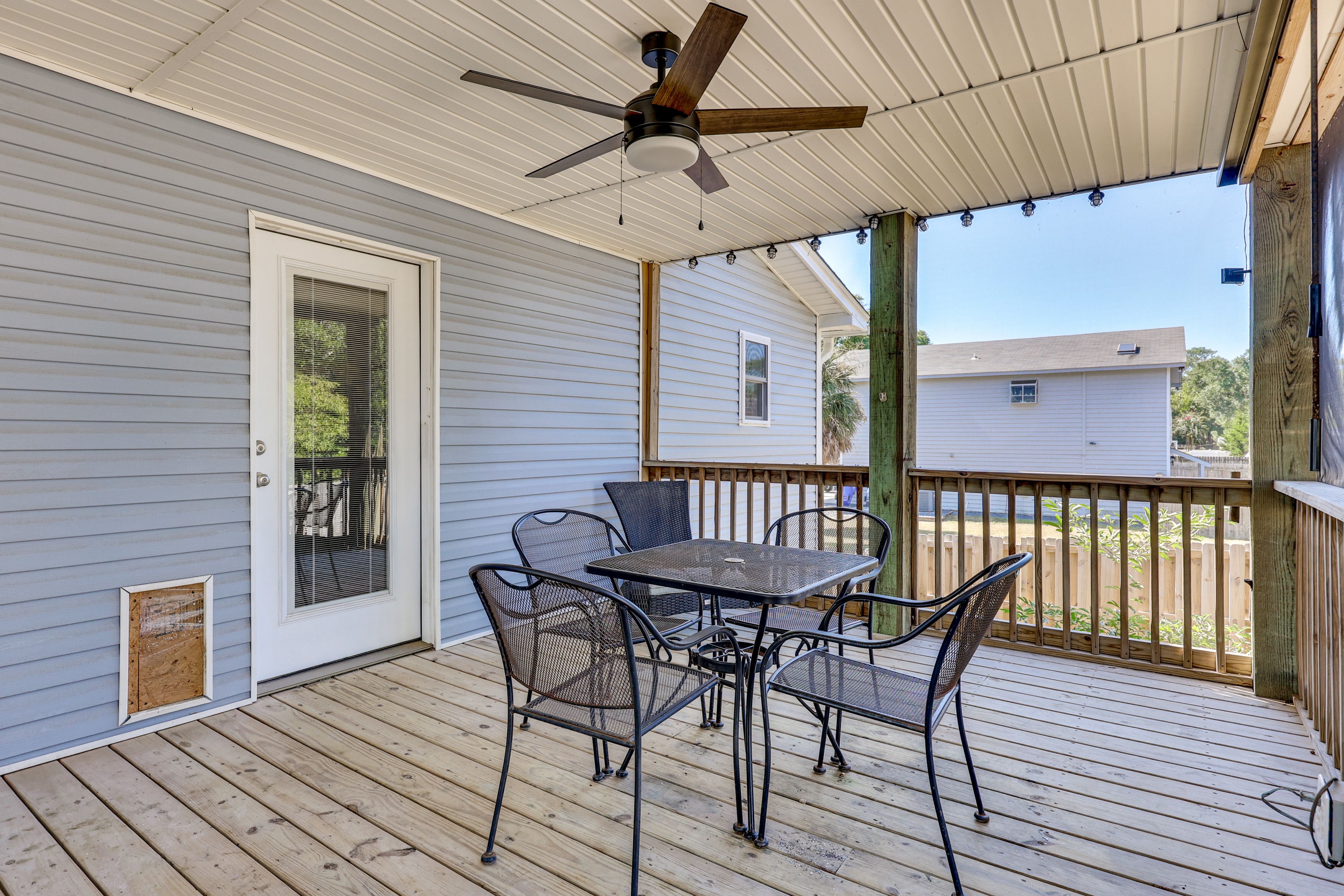 Screened Balcony | Dining Area