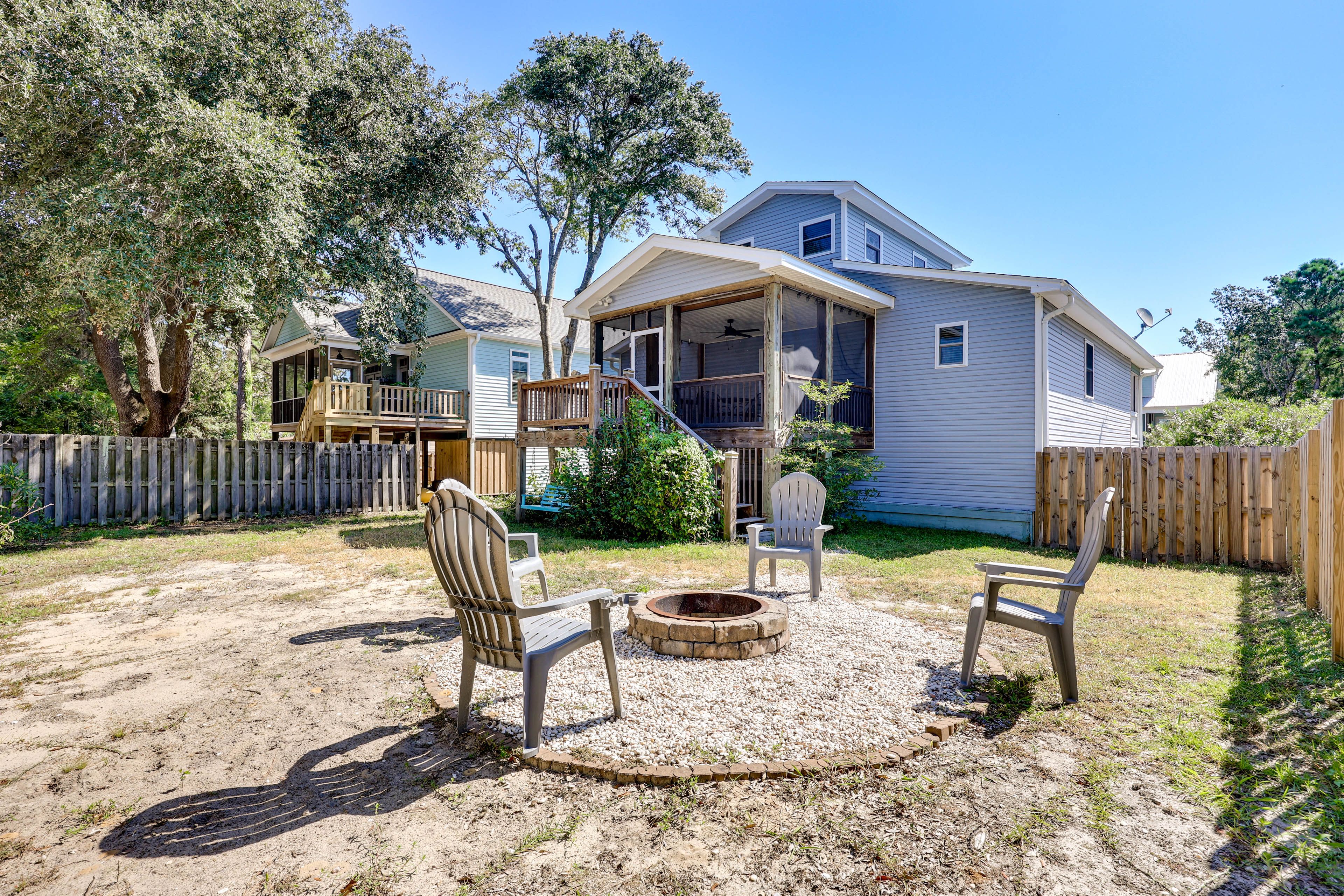 Private Backyard | Fire Pit