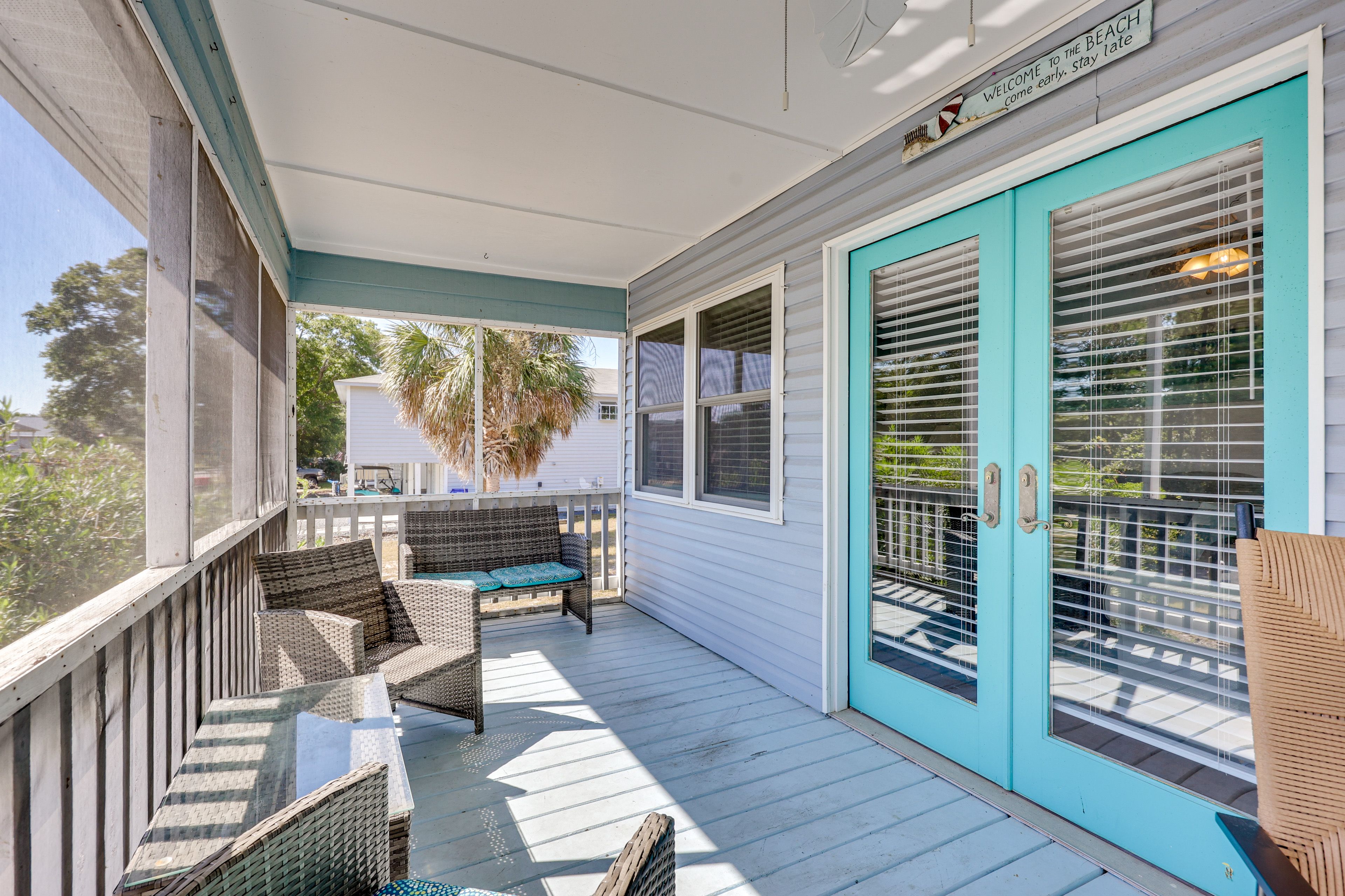Screened Porch | Lounge Seating