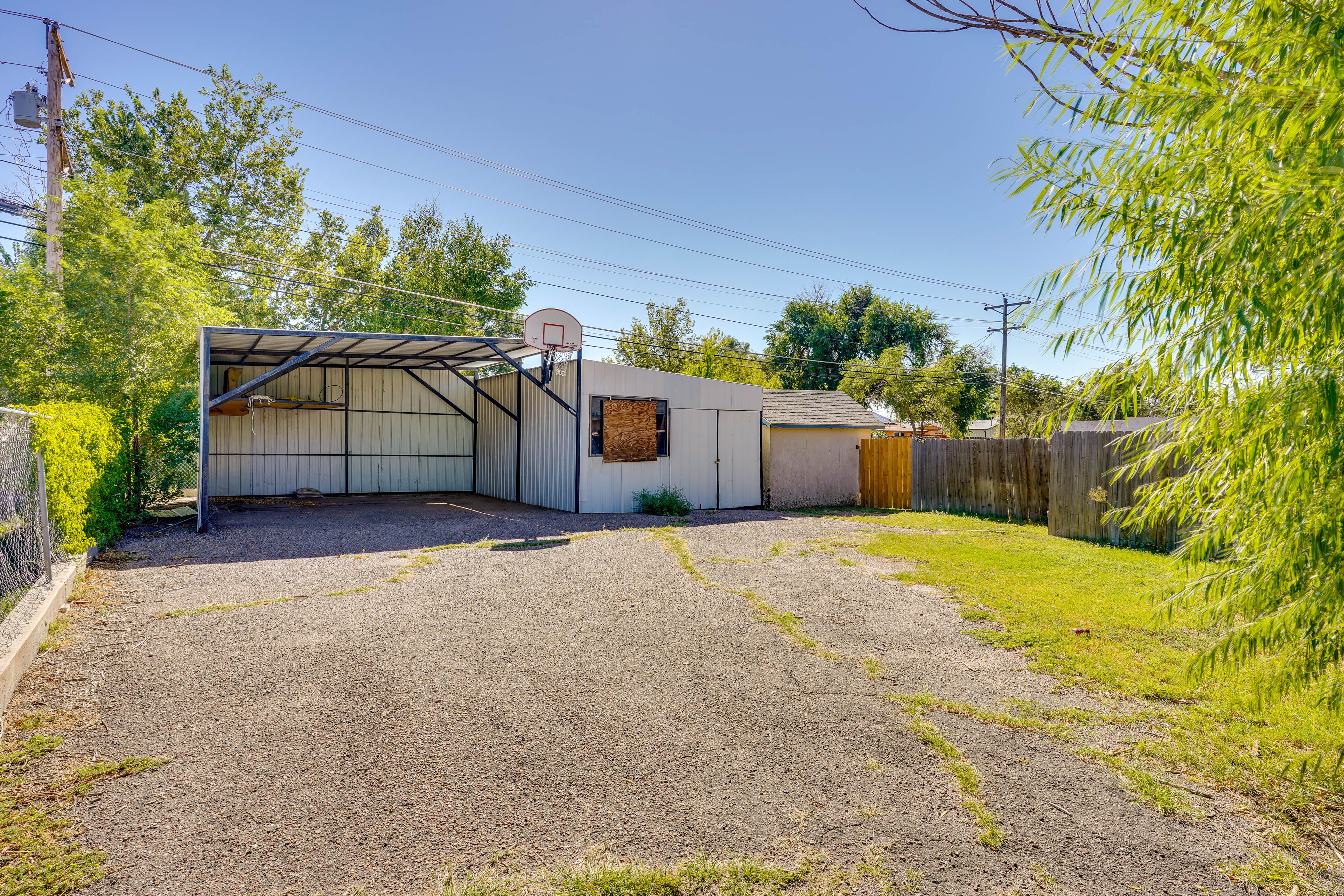 Parking | Driveway (8 Vehicles) | RV/Trailer Parking | Free Street Parking