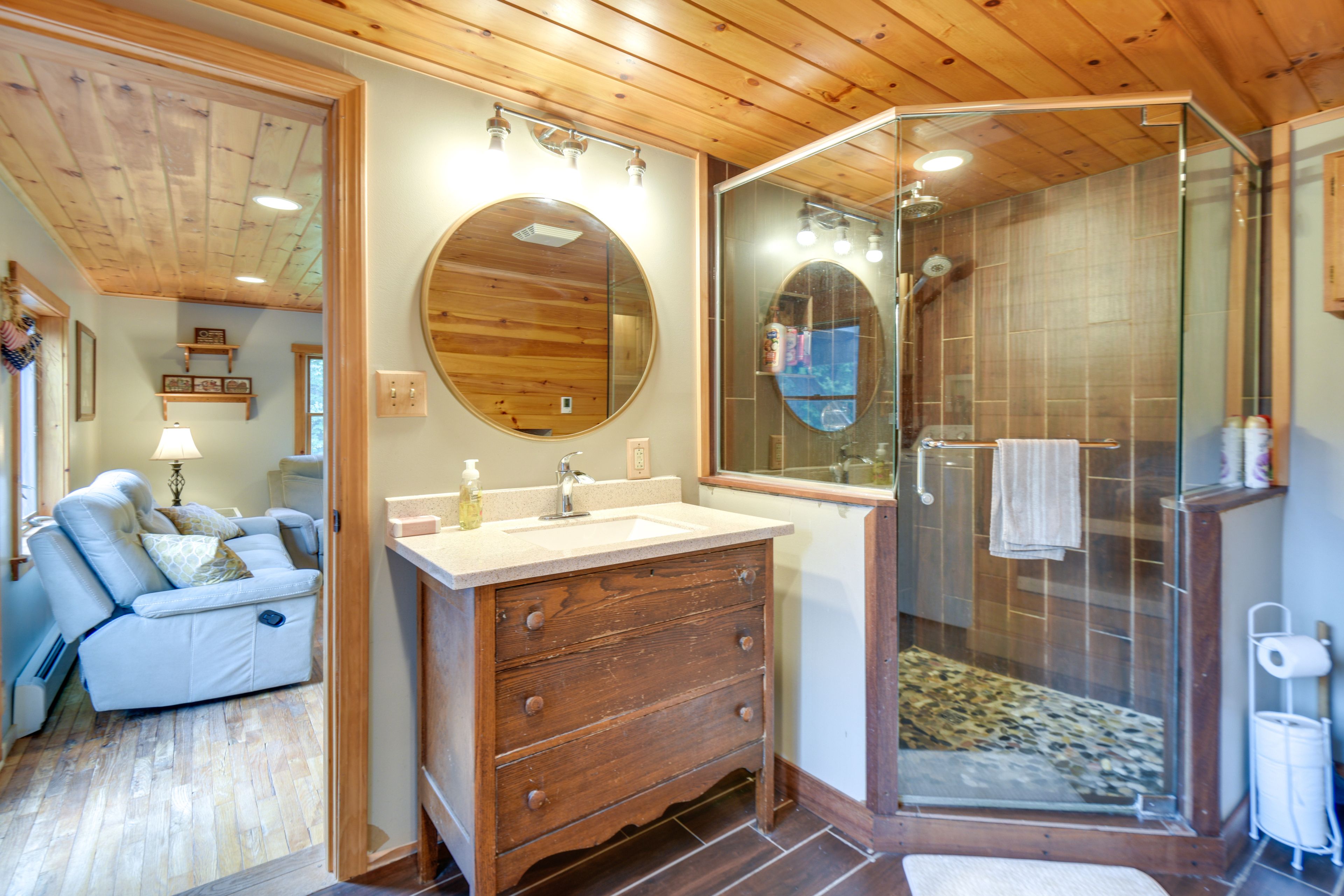 Full Bath | Complimentary Toiletries | Towels Provided