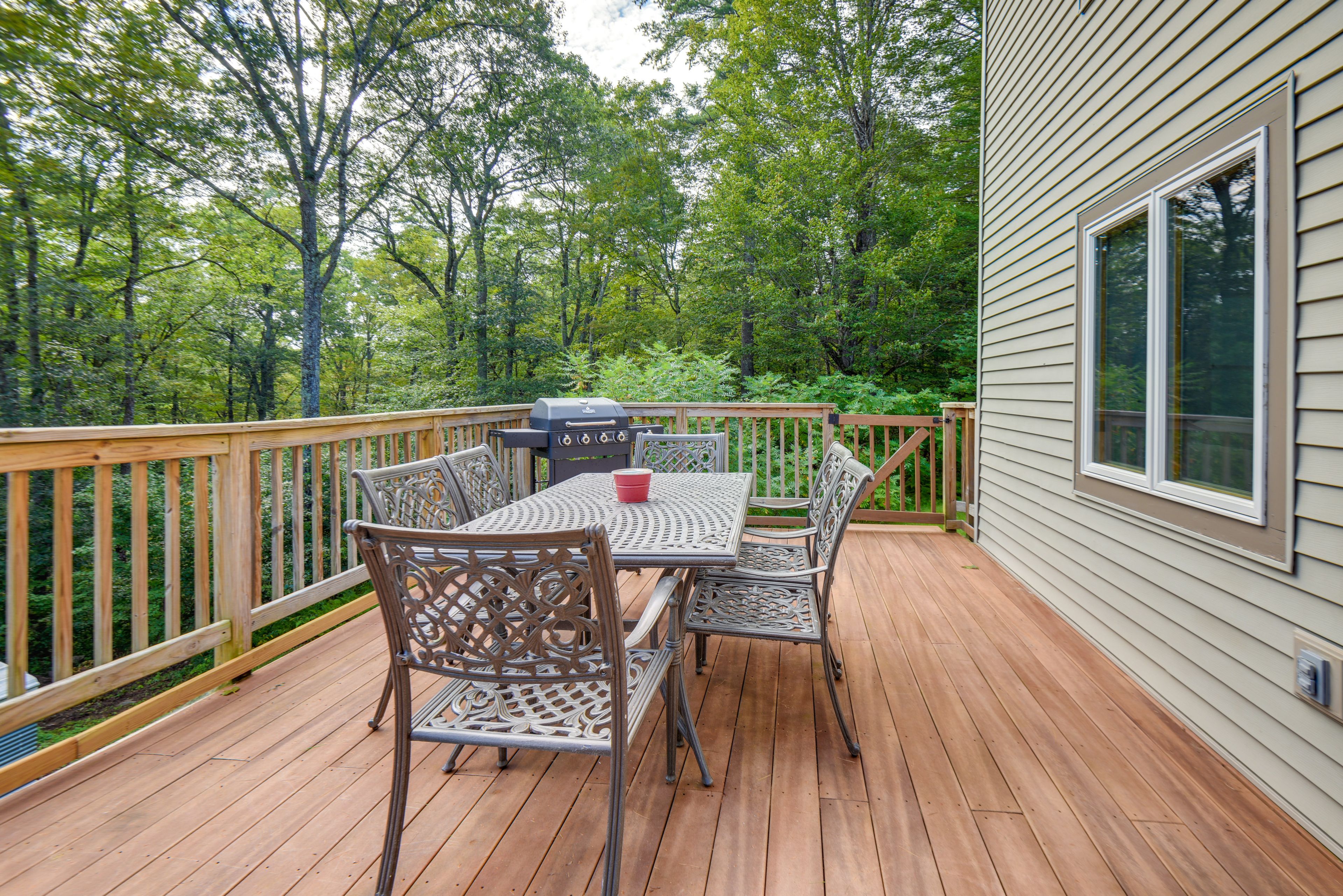 Deck | Seating & Dining | Gas Grill