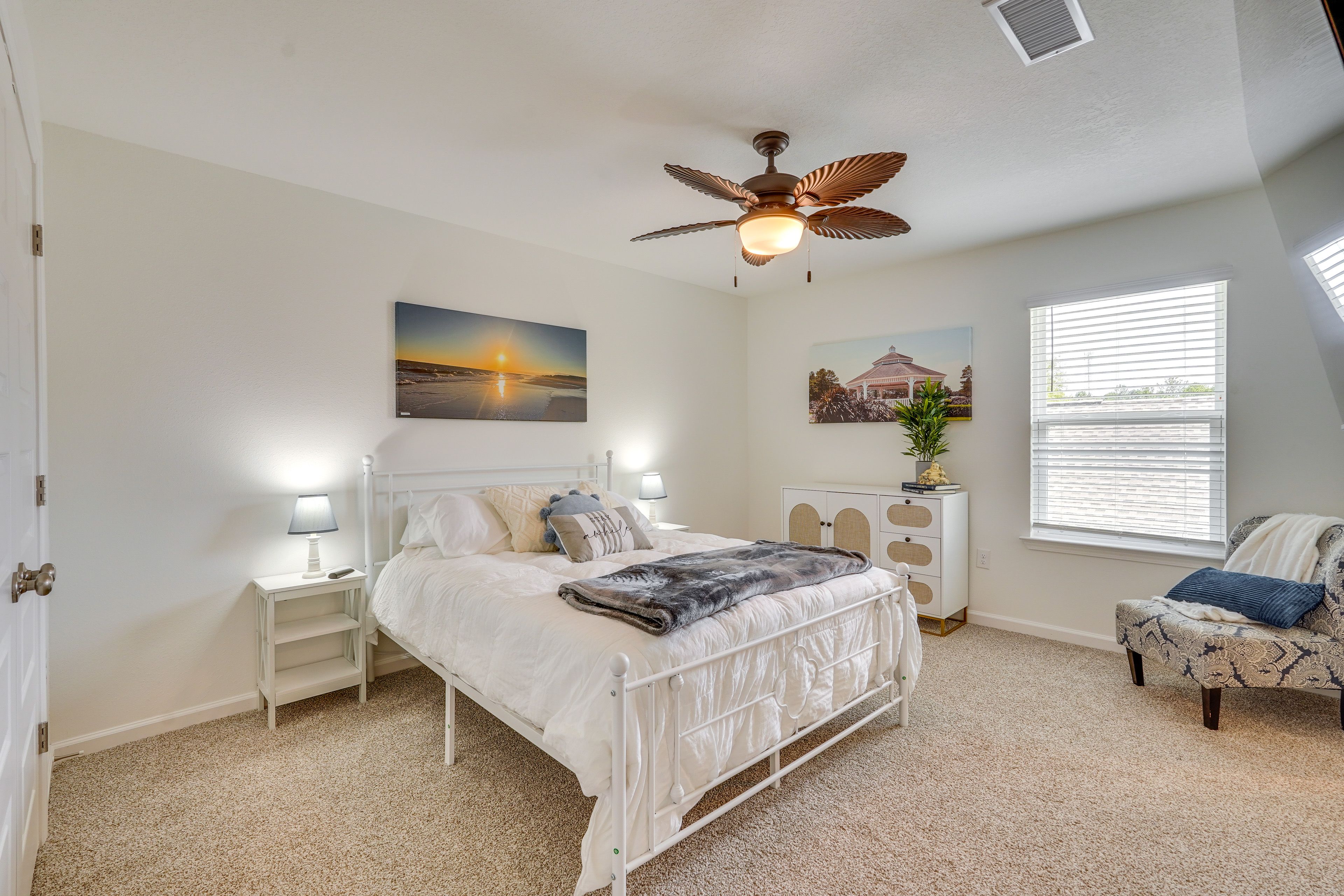 Bedroom 4 | 2nd Floor | Queen Bed | En-Suite Bathroom | Flat-Screen TV