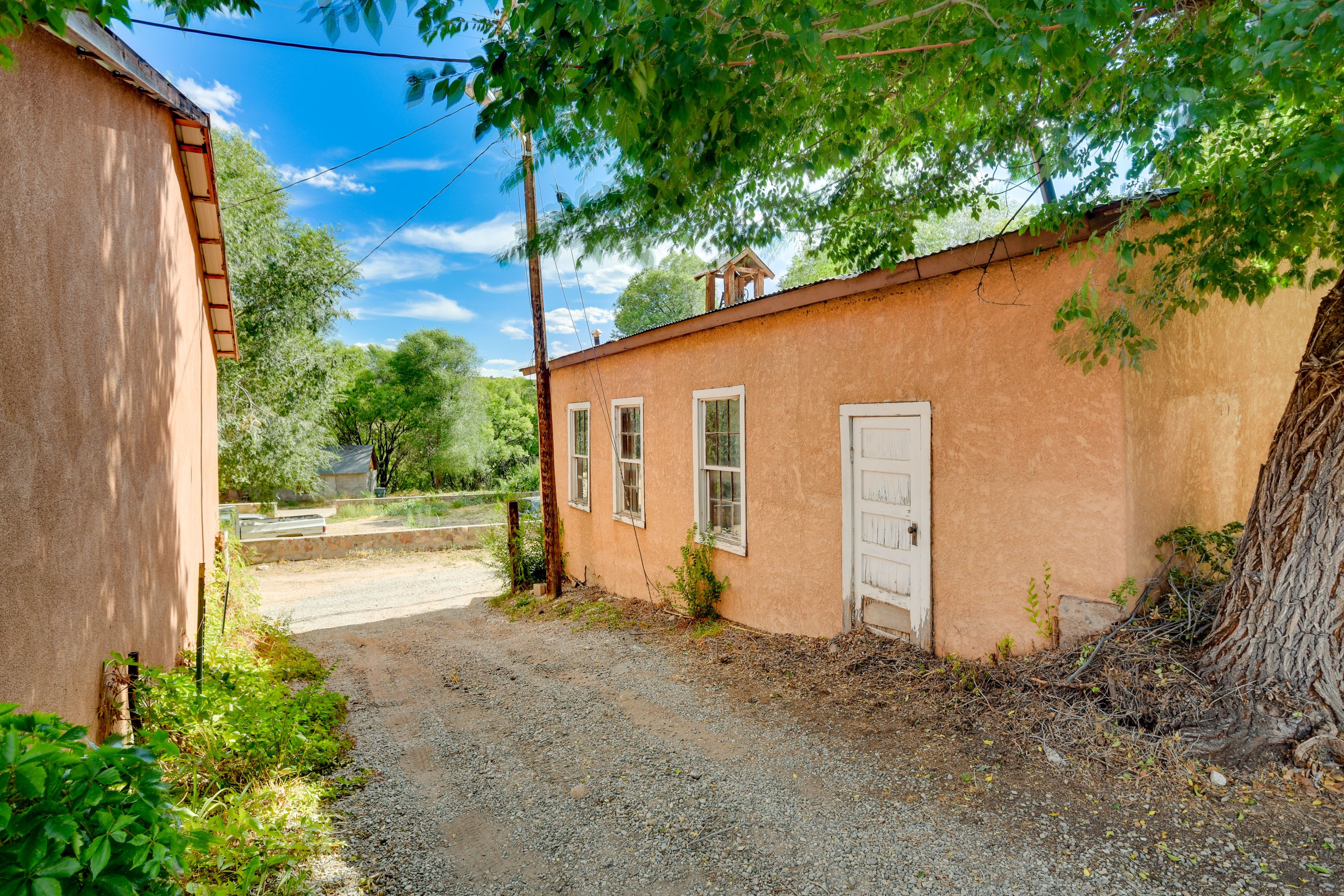 Parking | Driveway (1 Vehicle) | RV/Trailer Parking On-Site