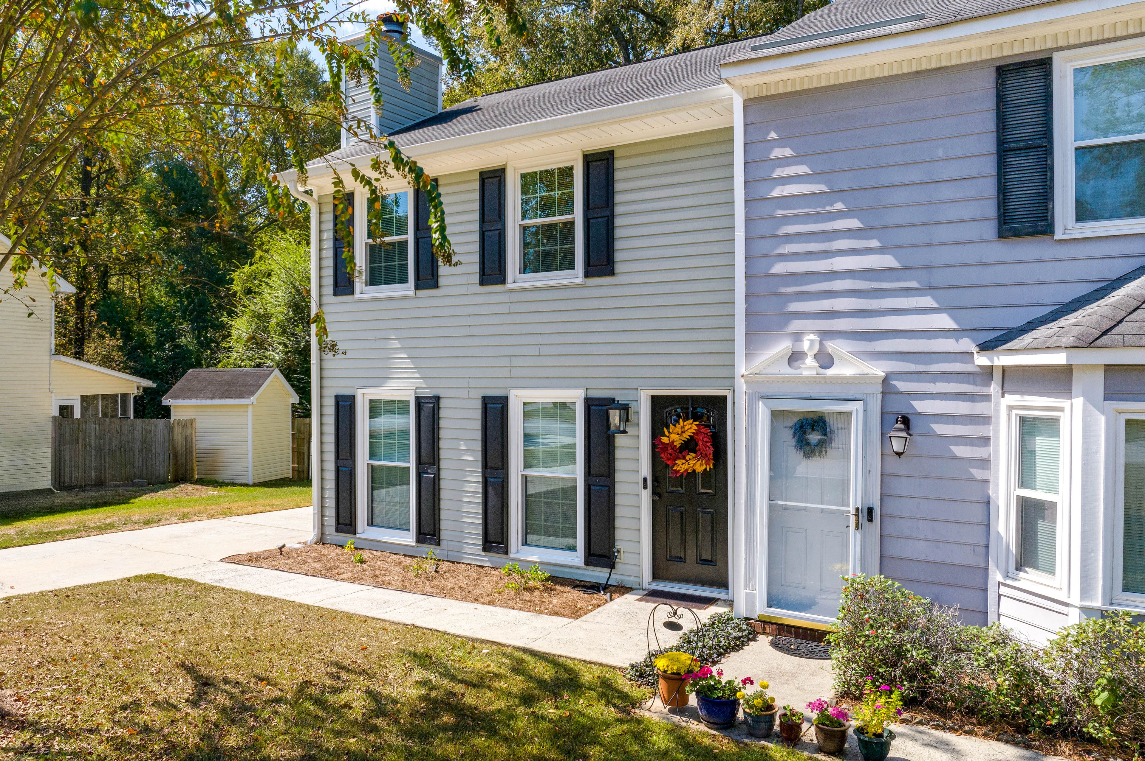 Property Exterior | Driveway (2 Vehicles)