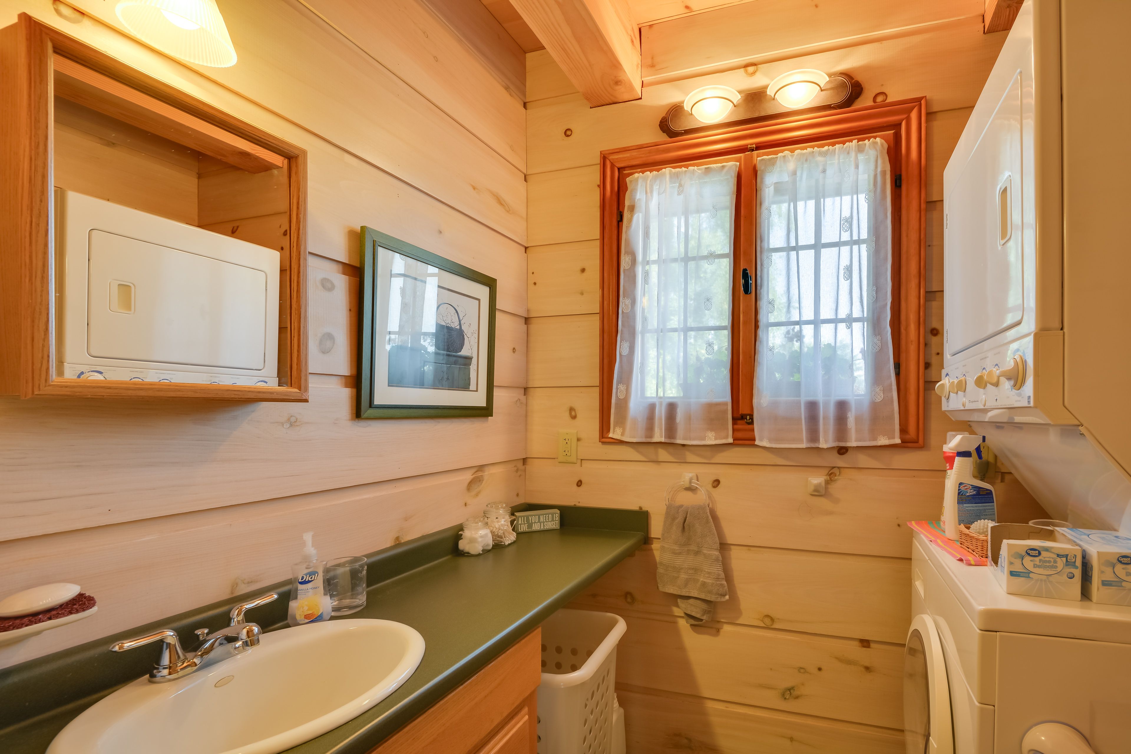 Half Bathroom | Washer & Dryer | Towels Provided