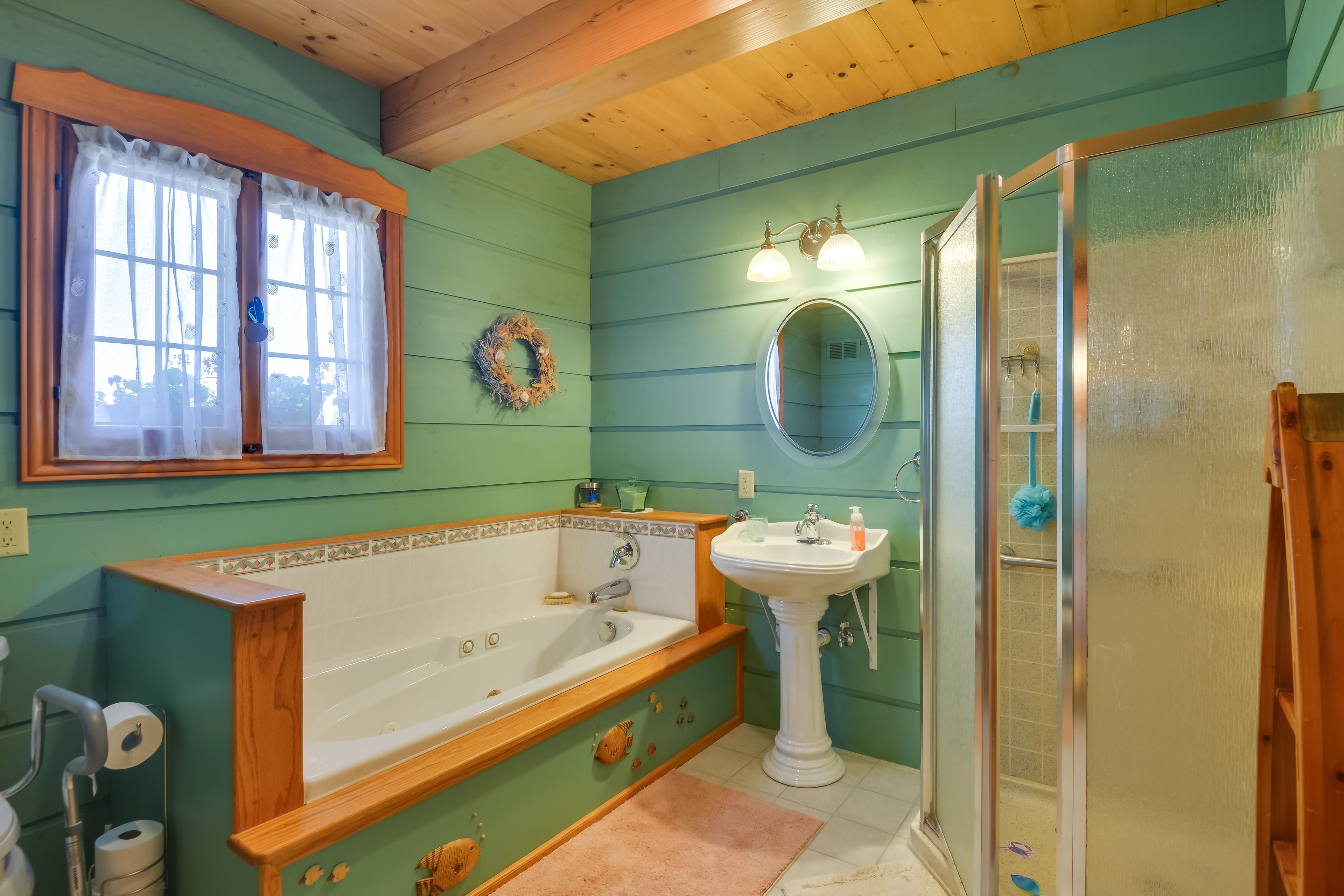 Full Bathroom | Complimentary Toiletries | Grab Rails in Bathroom & Shower