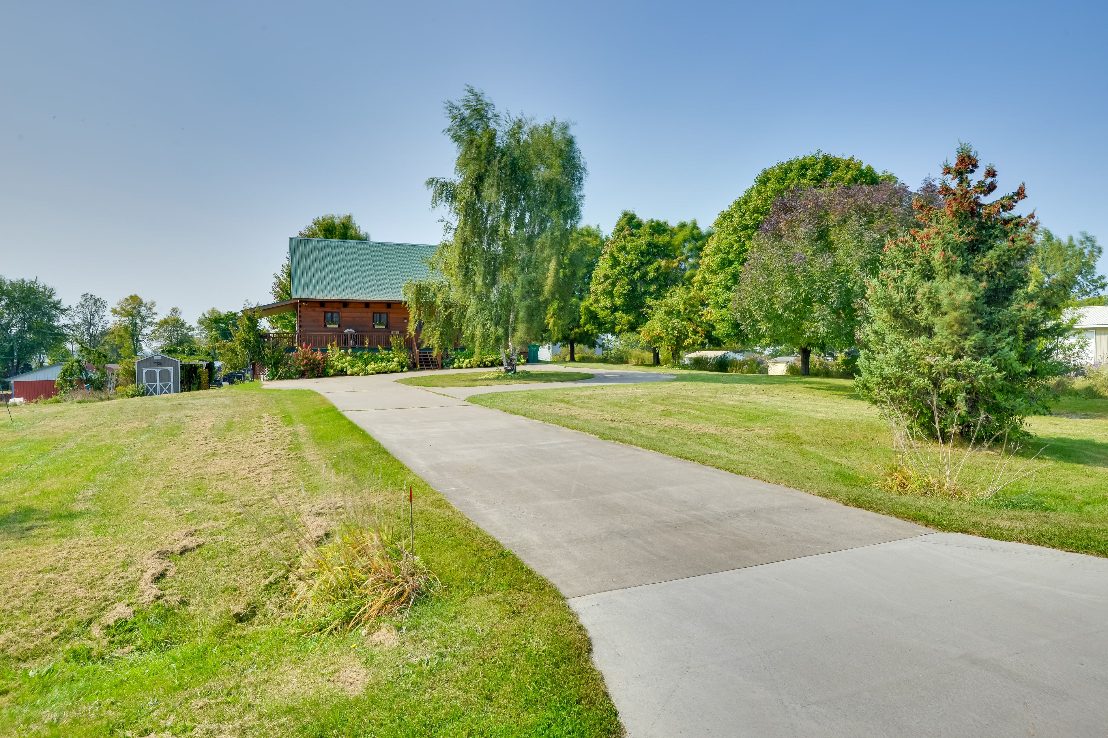 Parking | Driveway (6 Vehicles)