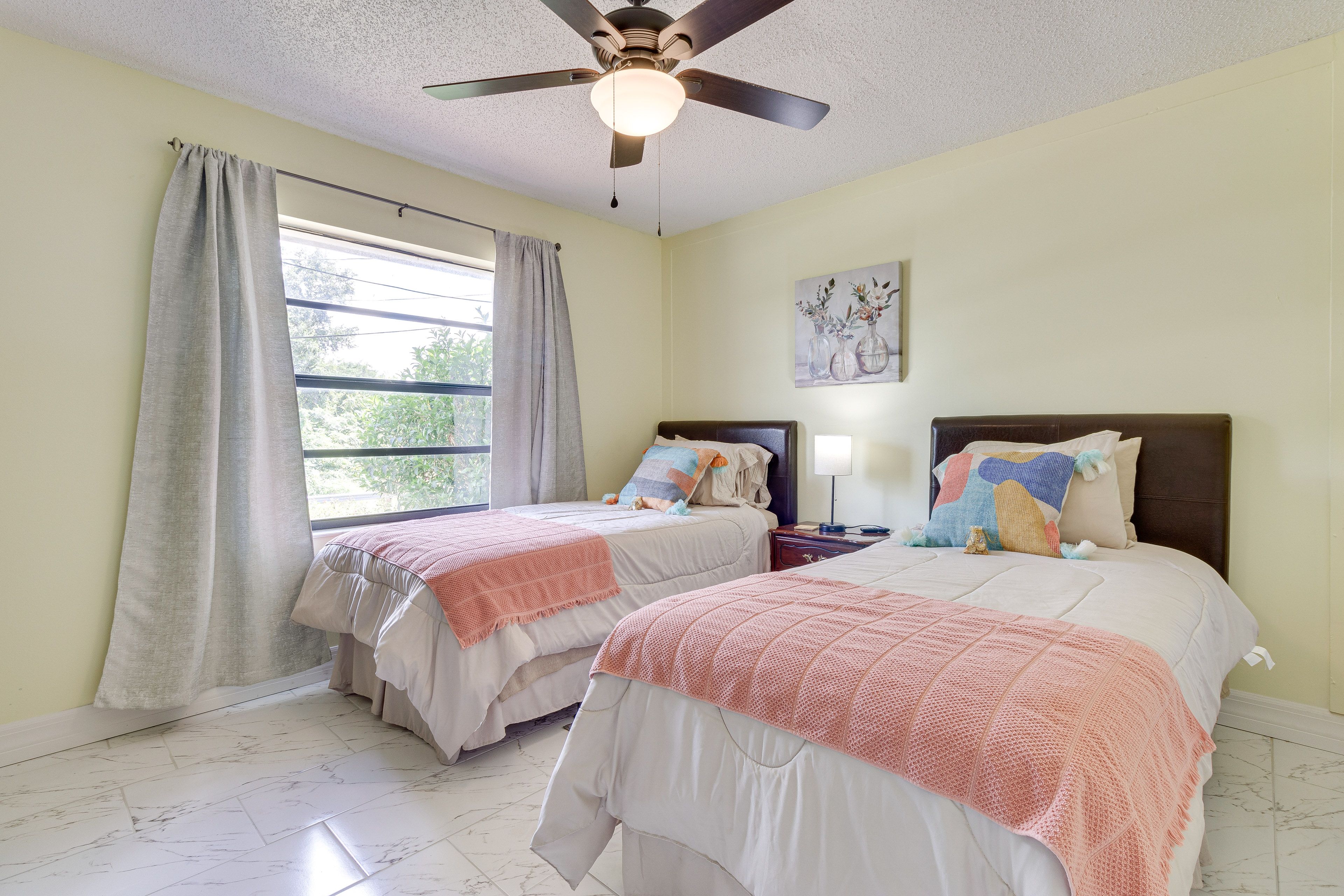 Bedroom 3 | 2 Twin Beds | Smart TV