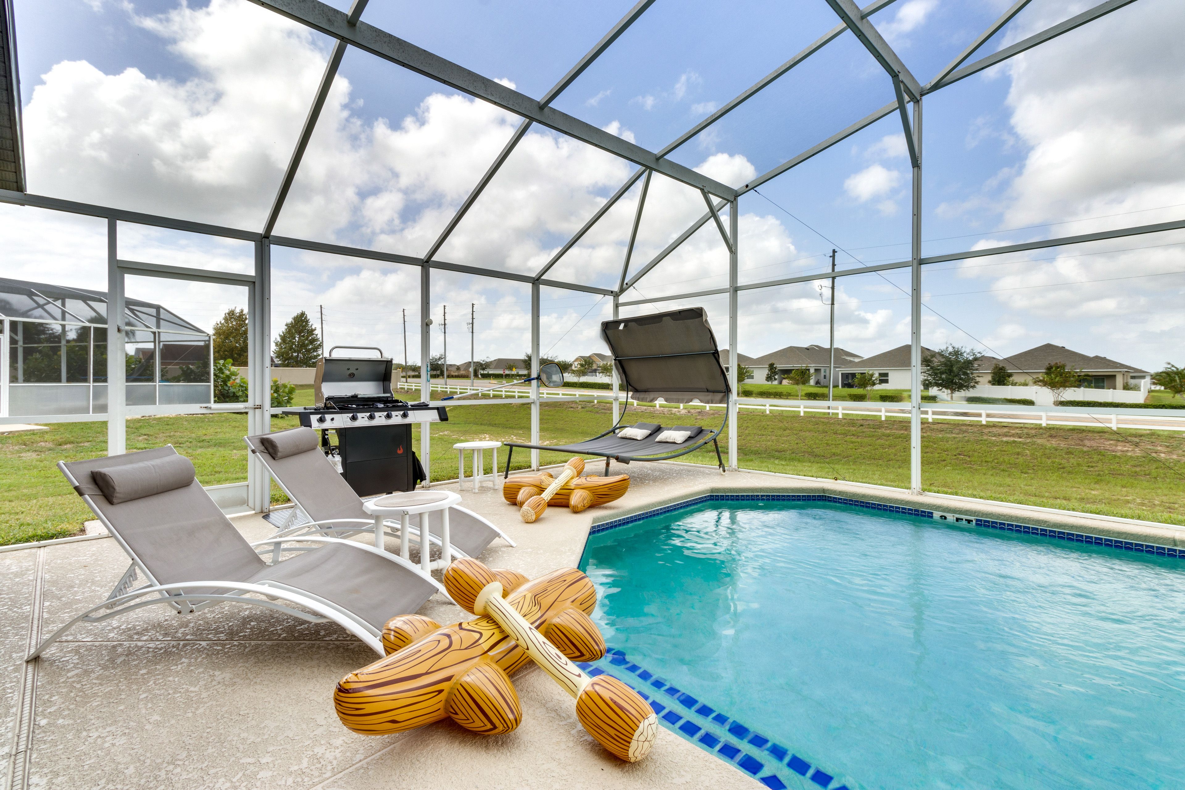 Lanai | Private Outdoor Pool | Pool Toys
