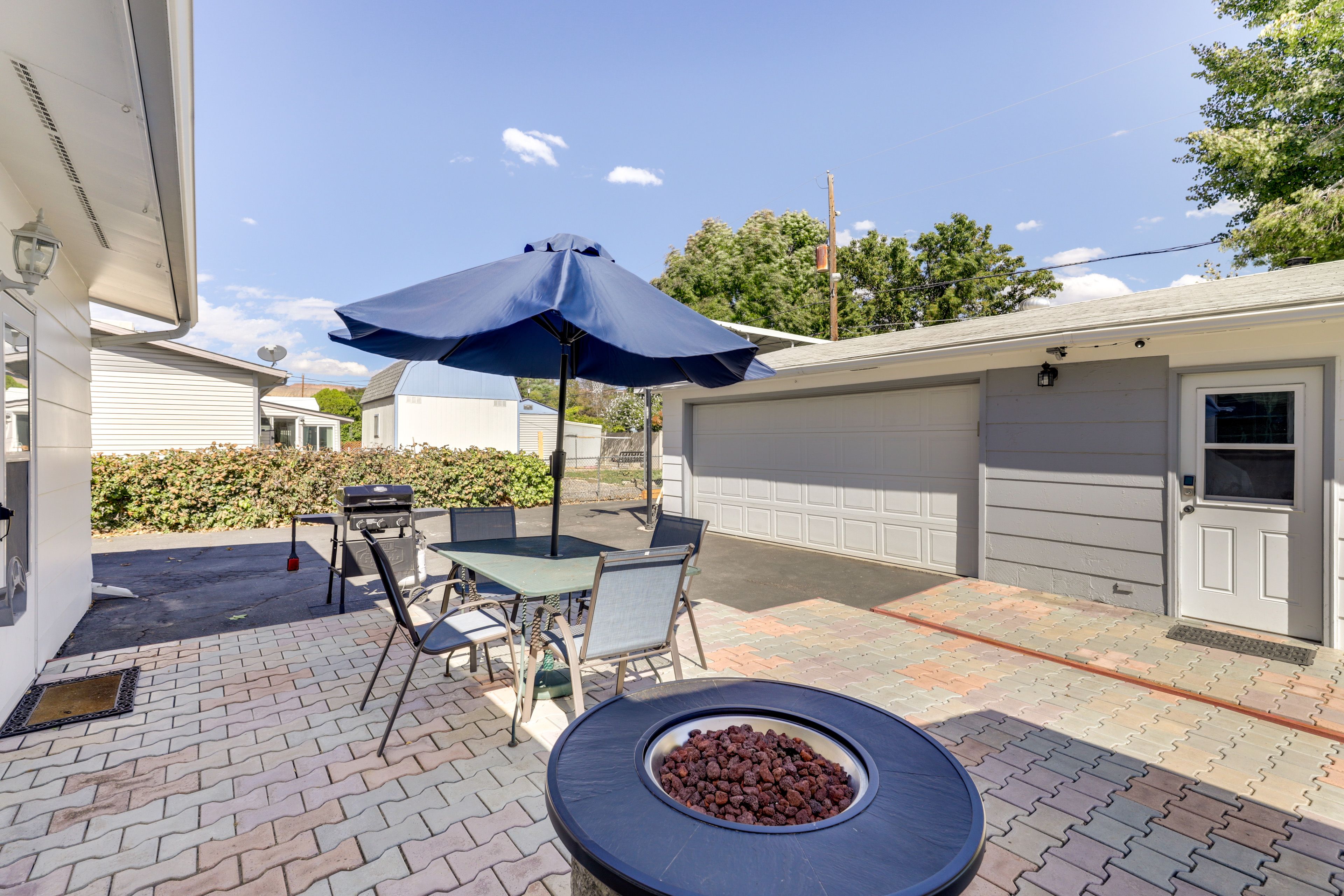 Patio | Fire Pit | Gas Grill | Propane Provided