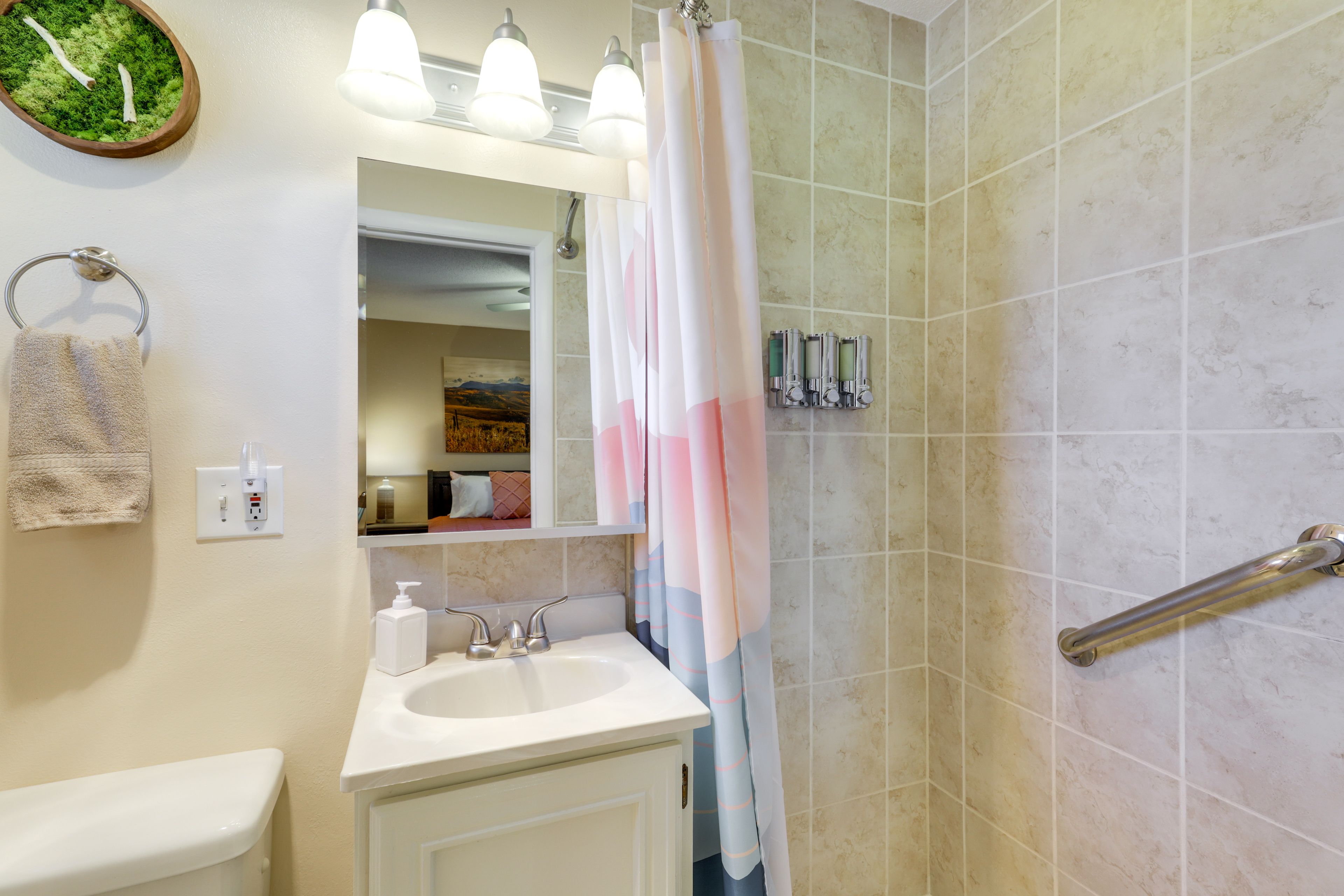 En-Suite Bathroom | Complimentary Toiletries | Hair Dryers | Towels Provided