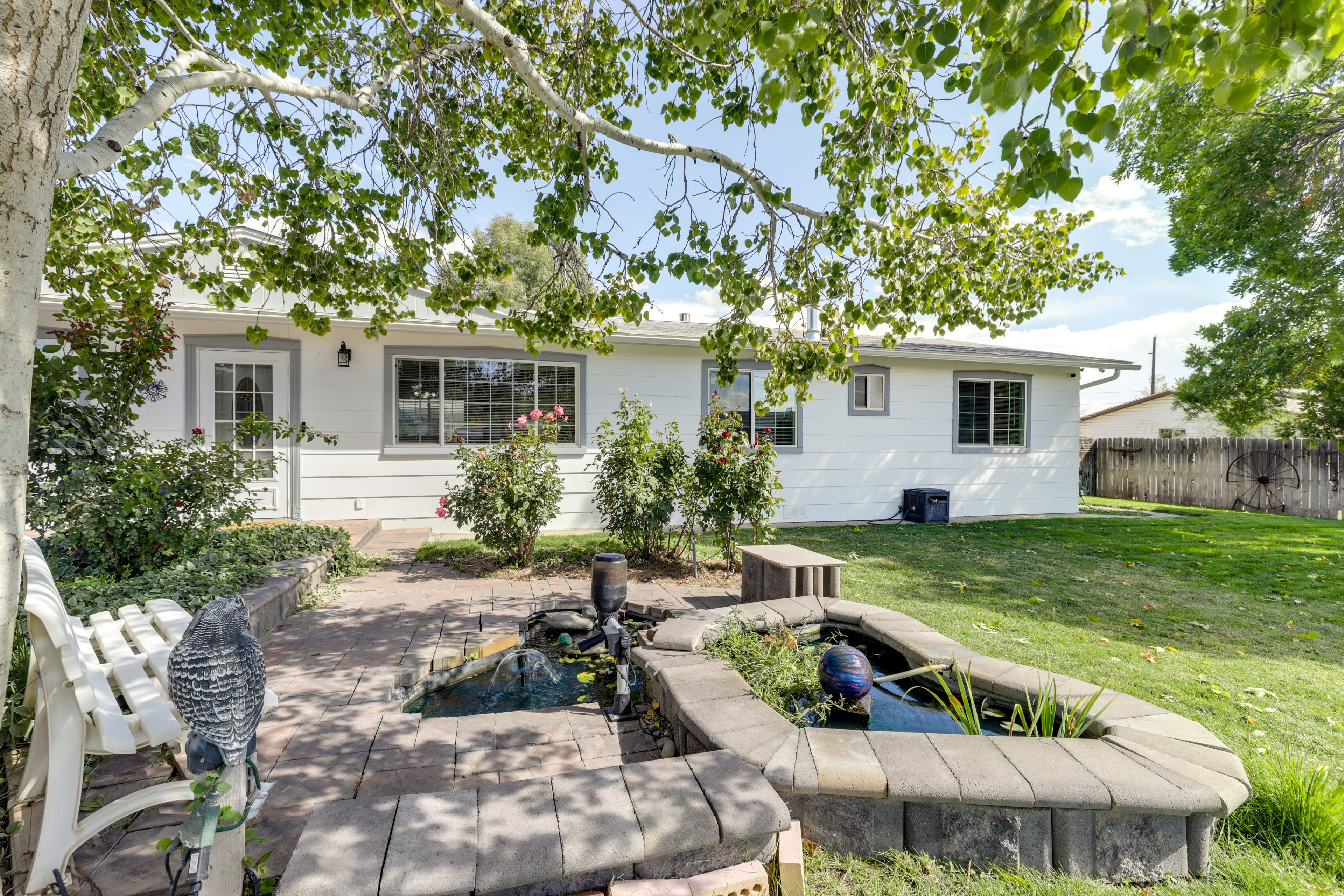 House Exterior | Pond