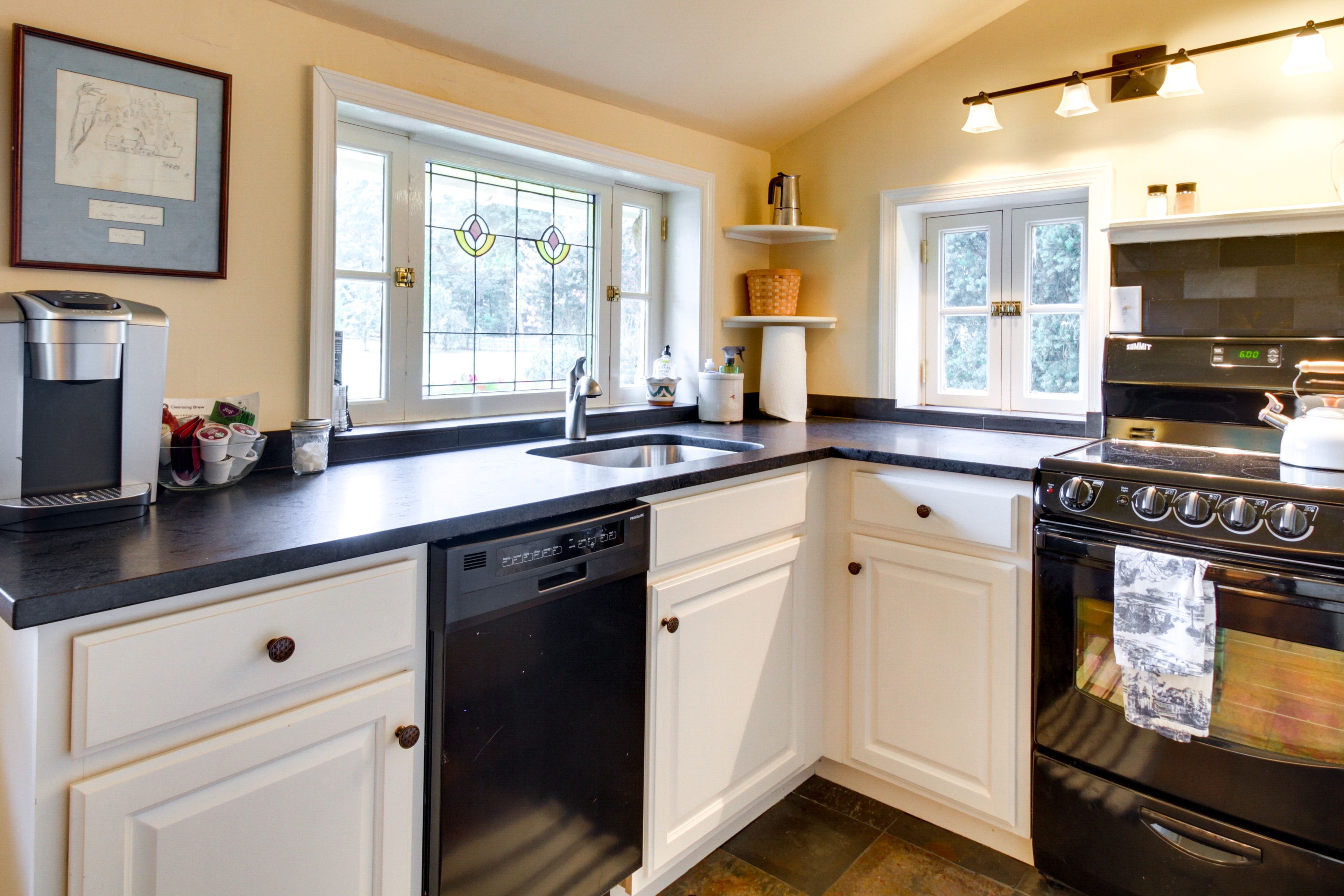 Kitchenette | Trash Bags & Paper Towels