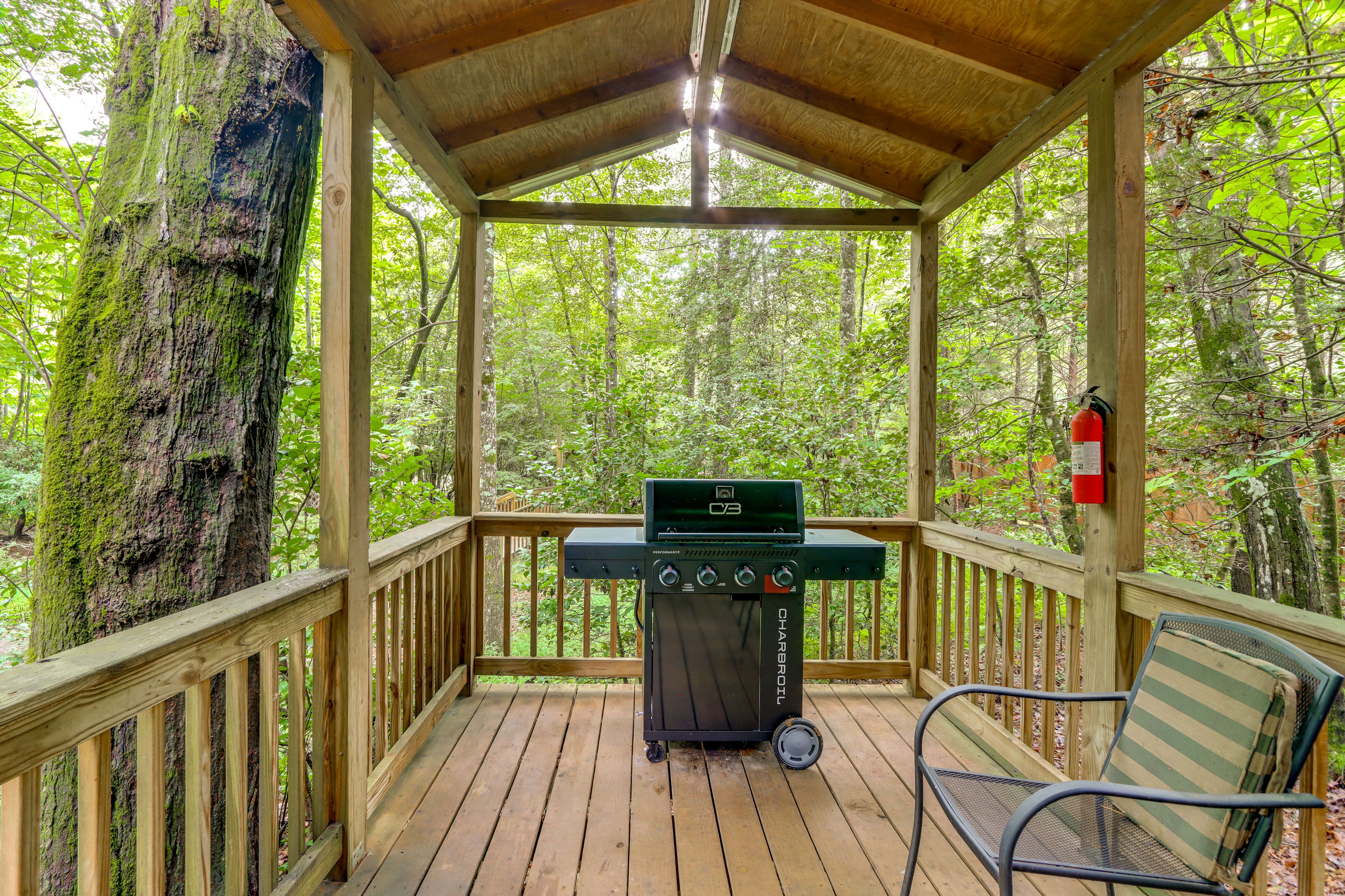 Gazebo | Gas Grill | Hot Tub