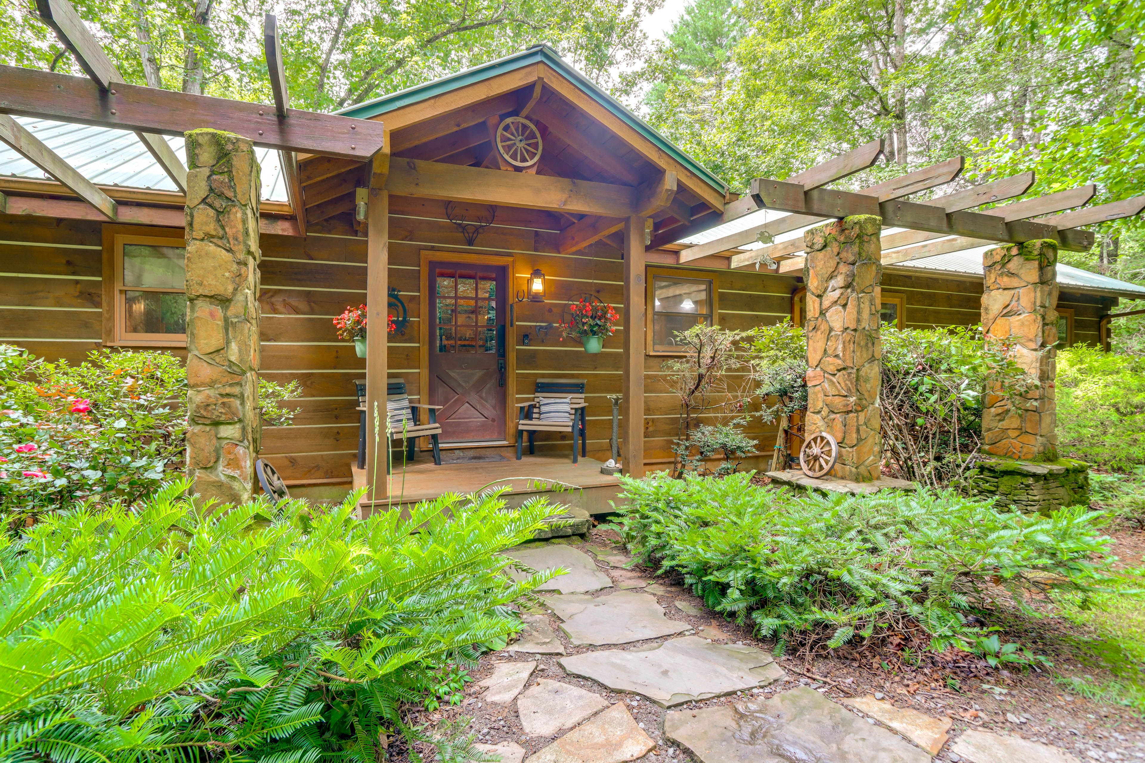 Blue Ridge Vacation Rental | 4BR | 3.5BA | 3,100 Sq Ft | Stairs Required