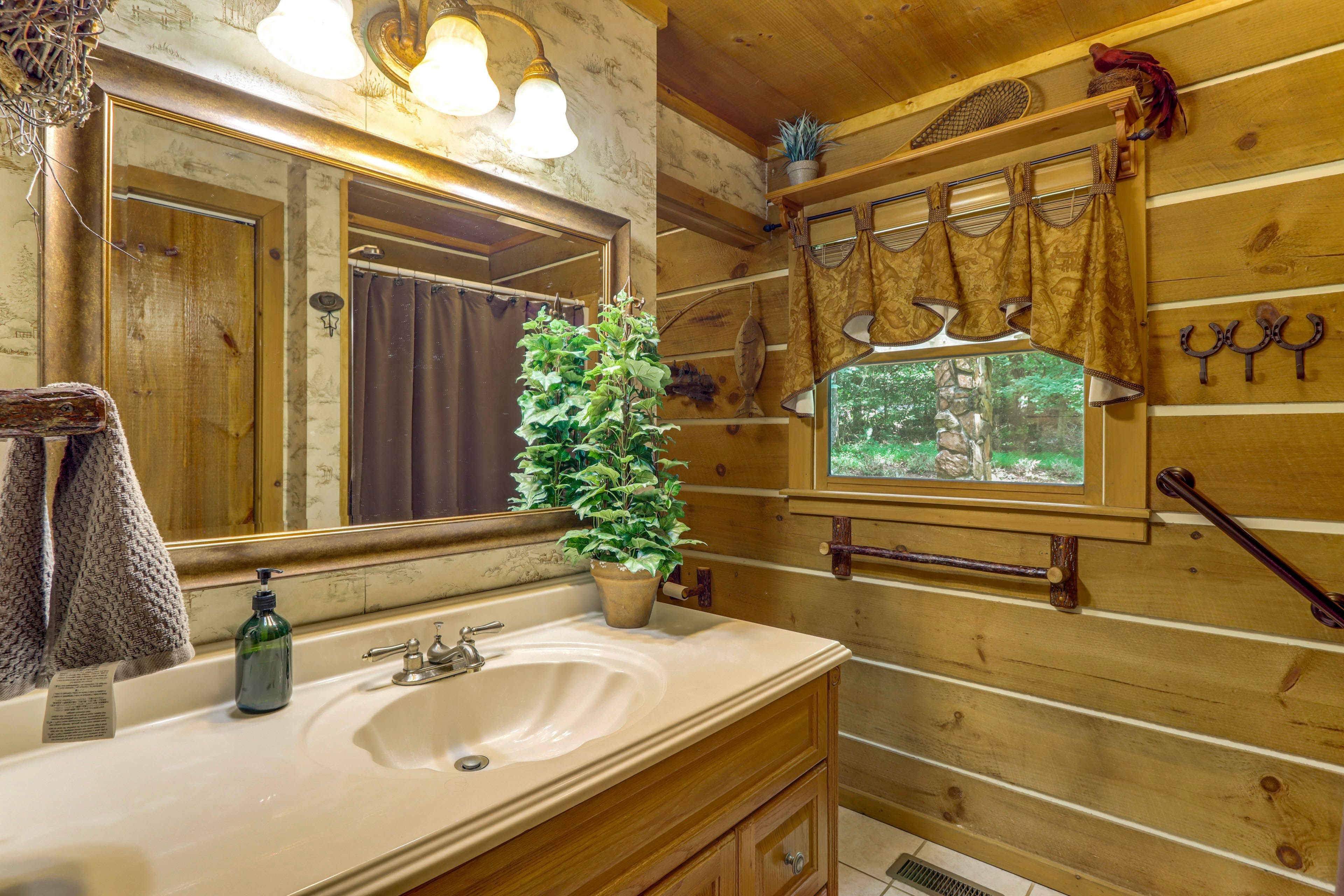 En-Suite Bathroom | Shower | Towels & Linens Provided